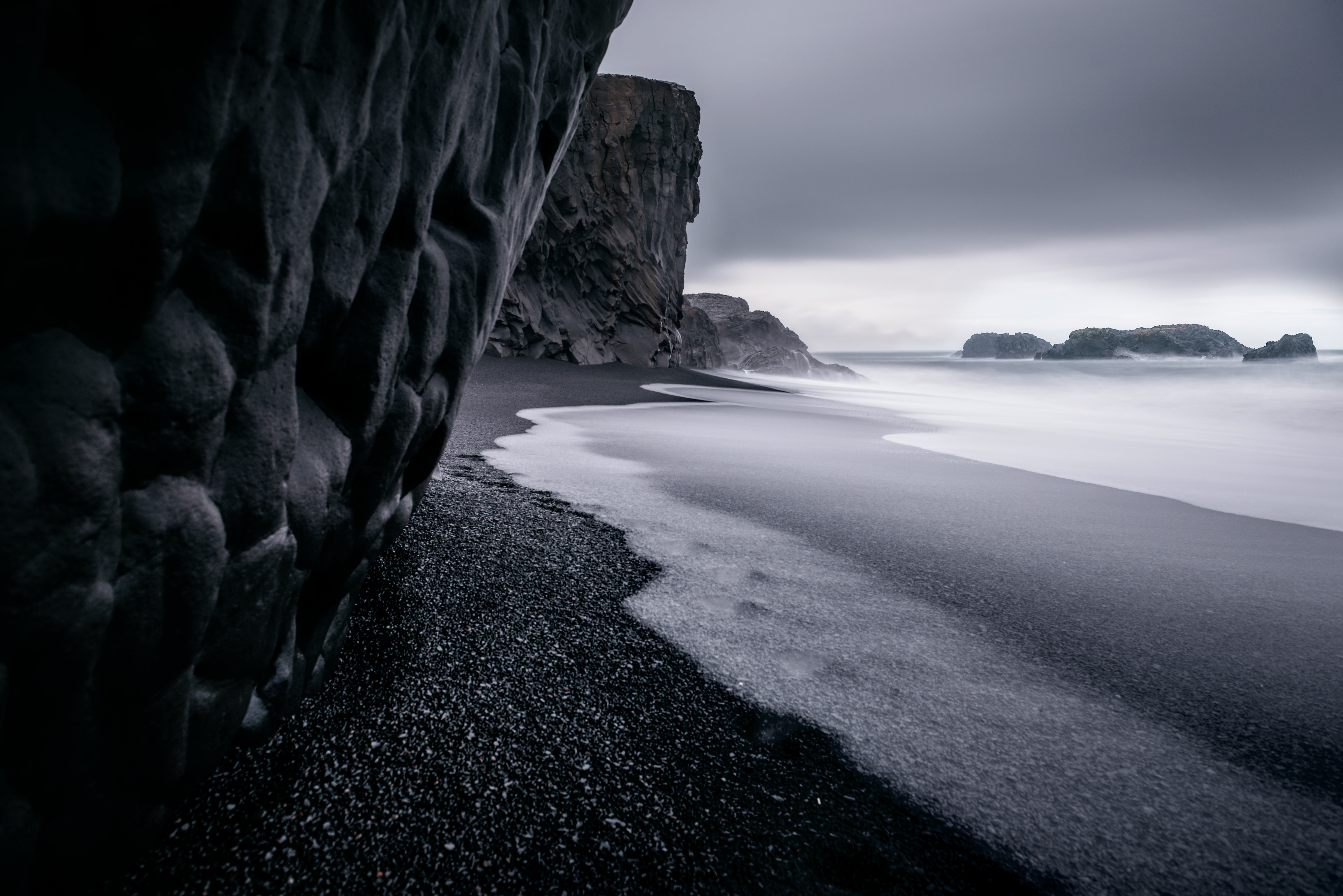 dark, surf, chb, nature, pebble, rocks, ocean, bw 1080p