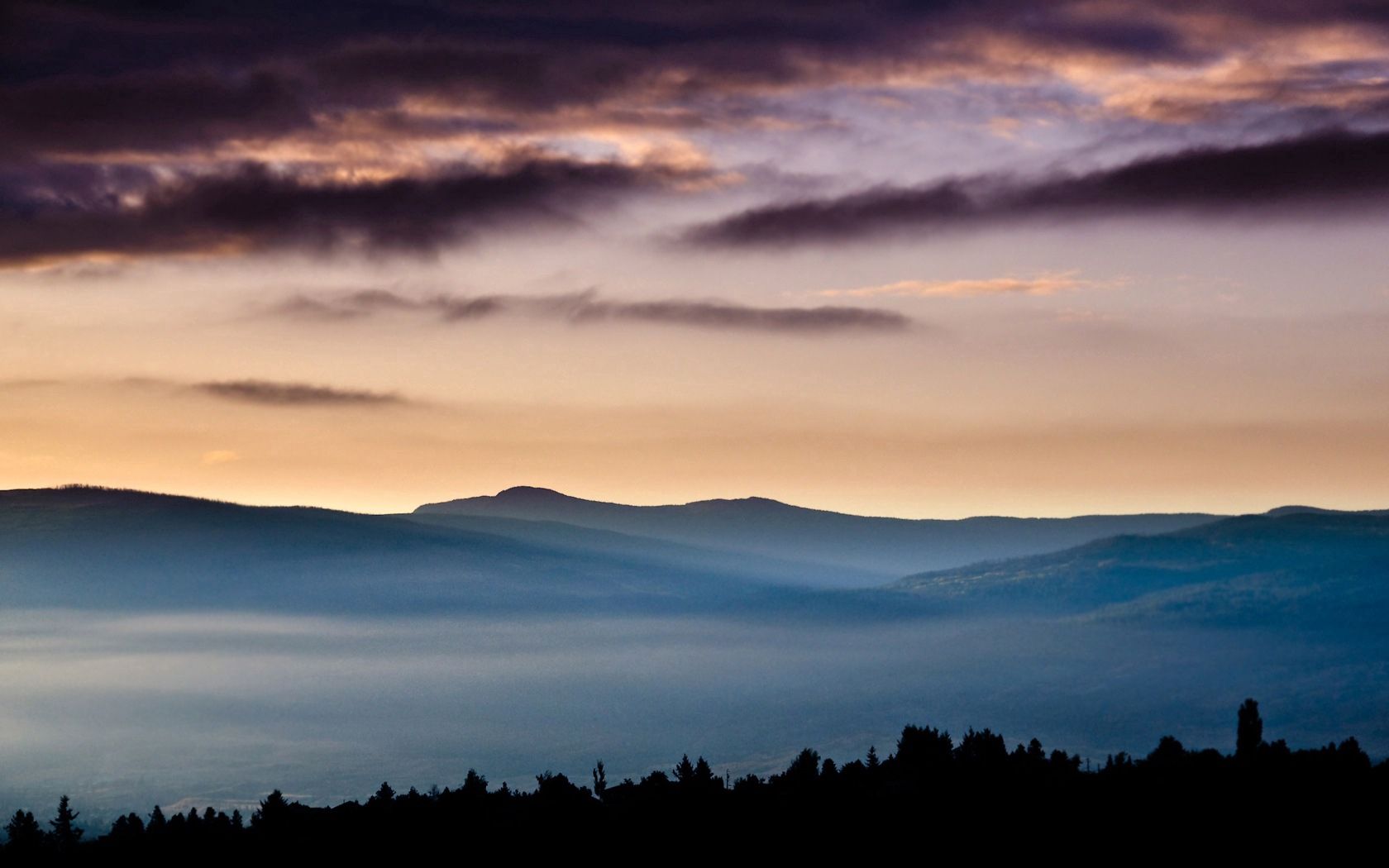 お使いの携帯電話の155747スクリーンセーバーと壁紙霧。 夕方, 雲, 自然, 山脈の写真を無料でダウンロード