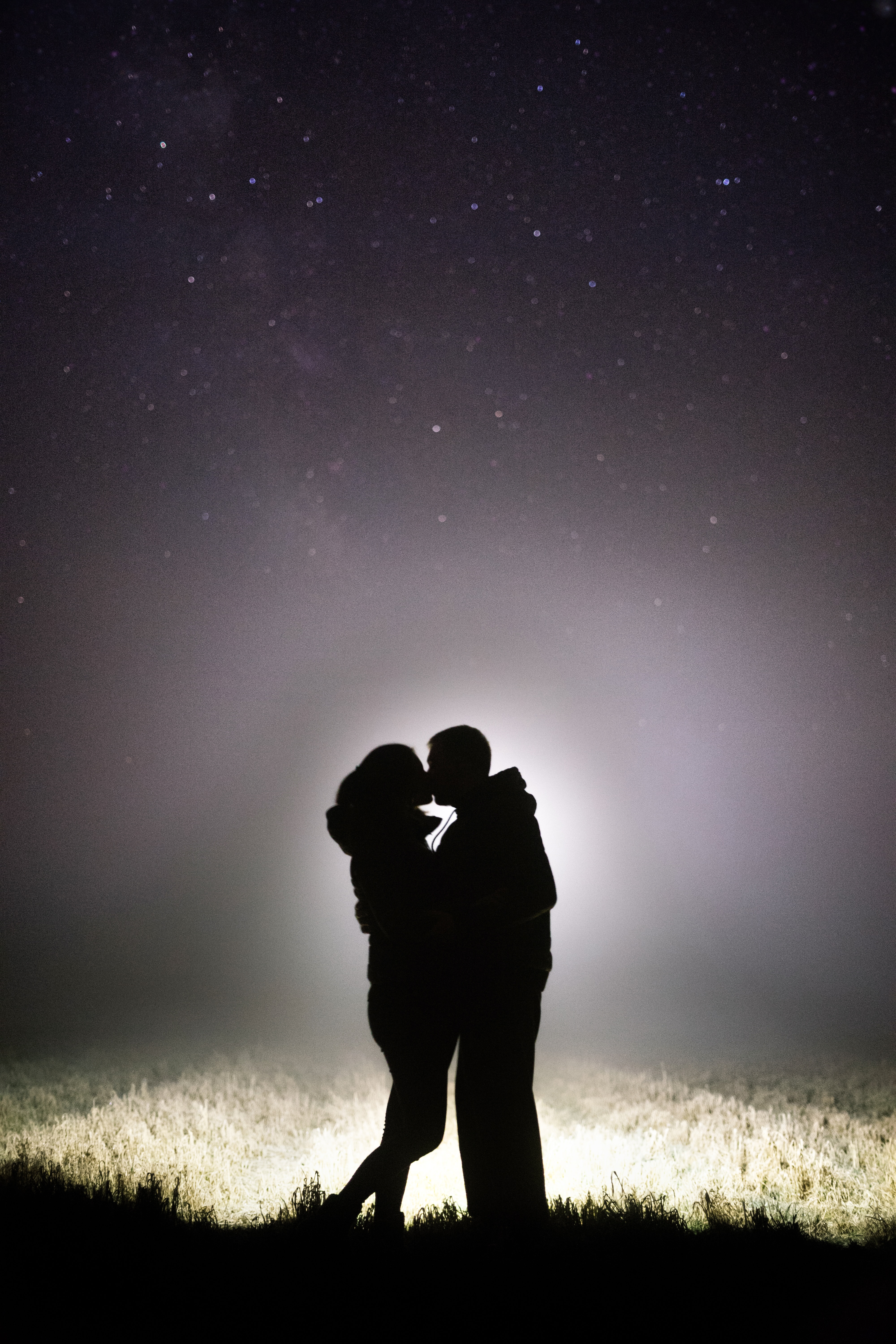 pair, couple, love, silhouettes, romance, kiss Phone Background