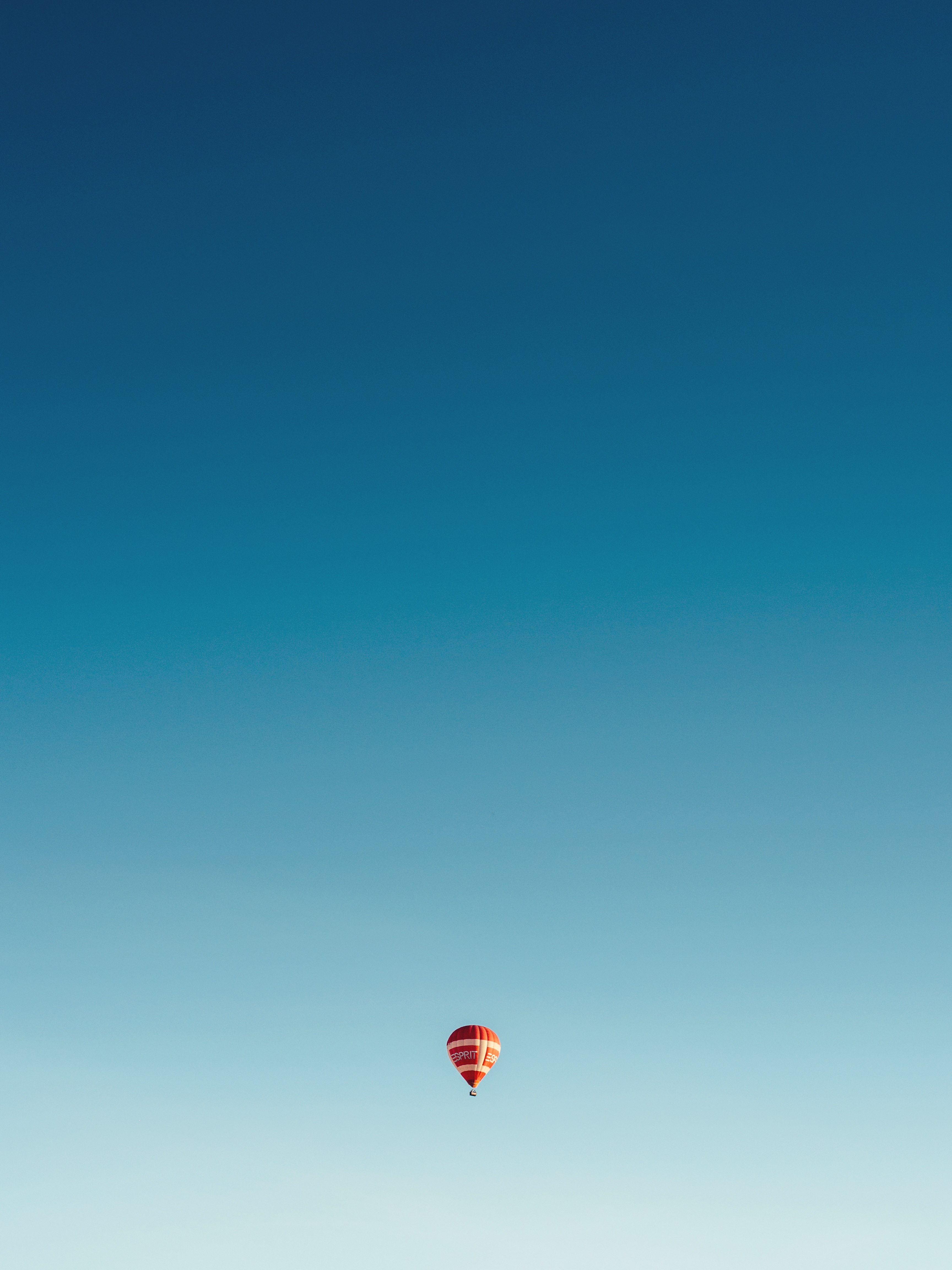 132688 скачать обои минимализм, небо, полет, воздушный шар, аэростат - заставки и картинки бесплатно