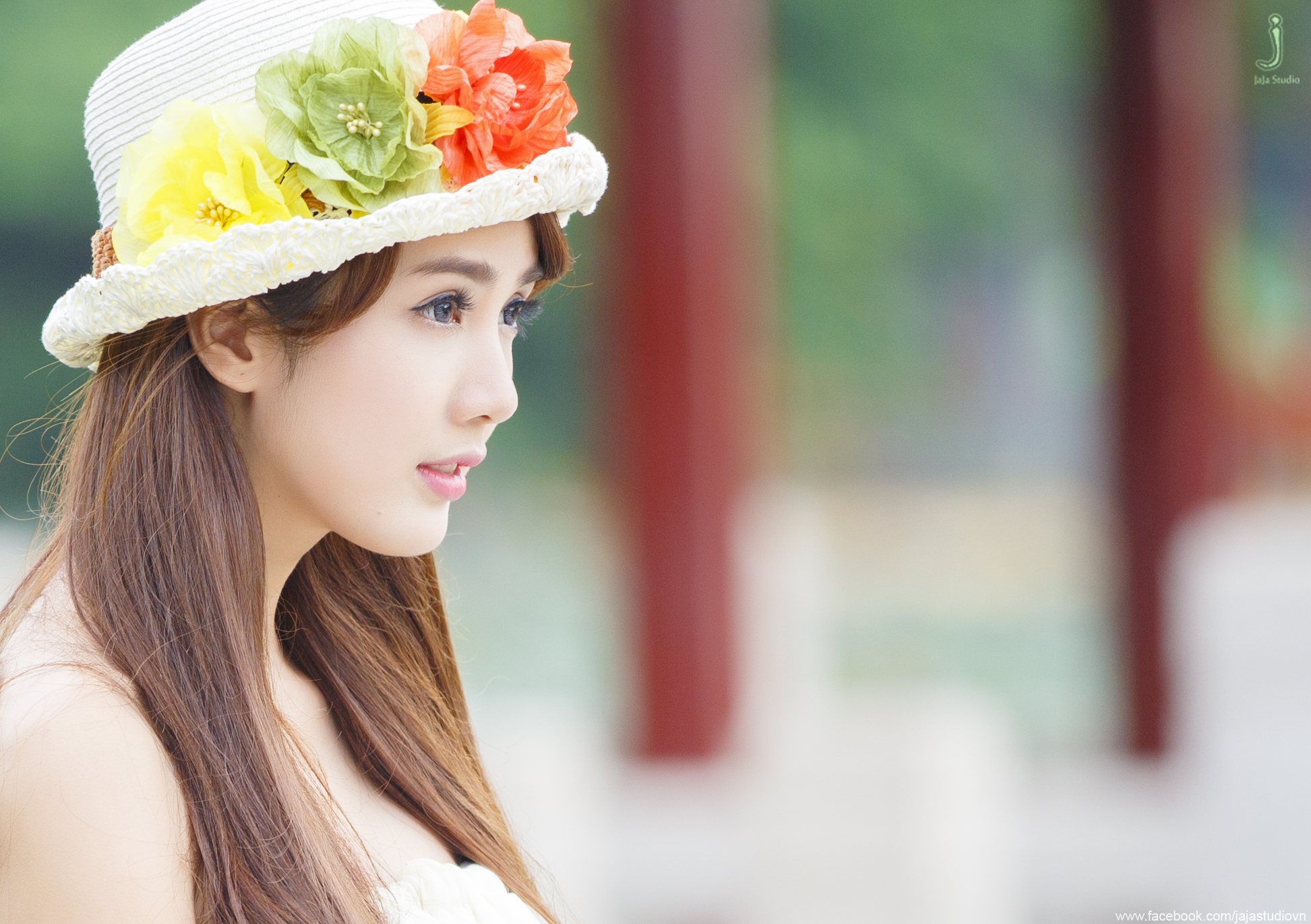 Lovely girl. Asian hat. Korean girl hat.