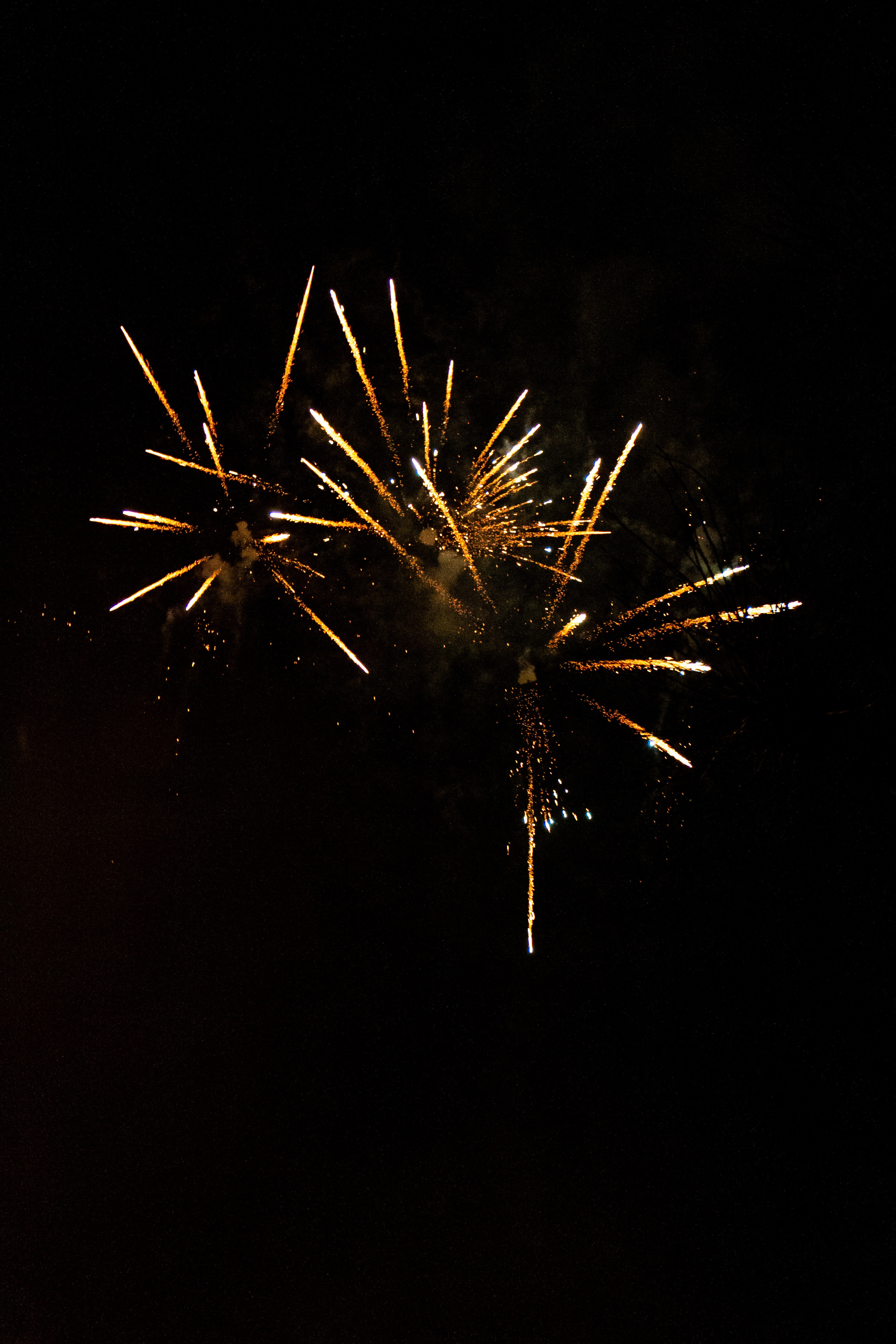 Mobile wallpaper holidays, night, yellow, sparks, holiday, fireworks, firework