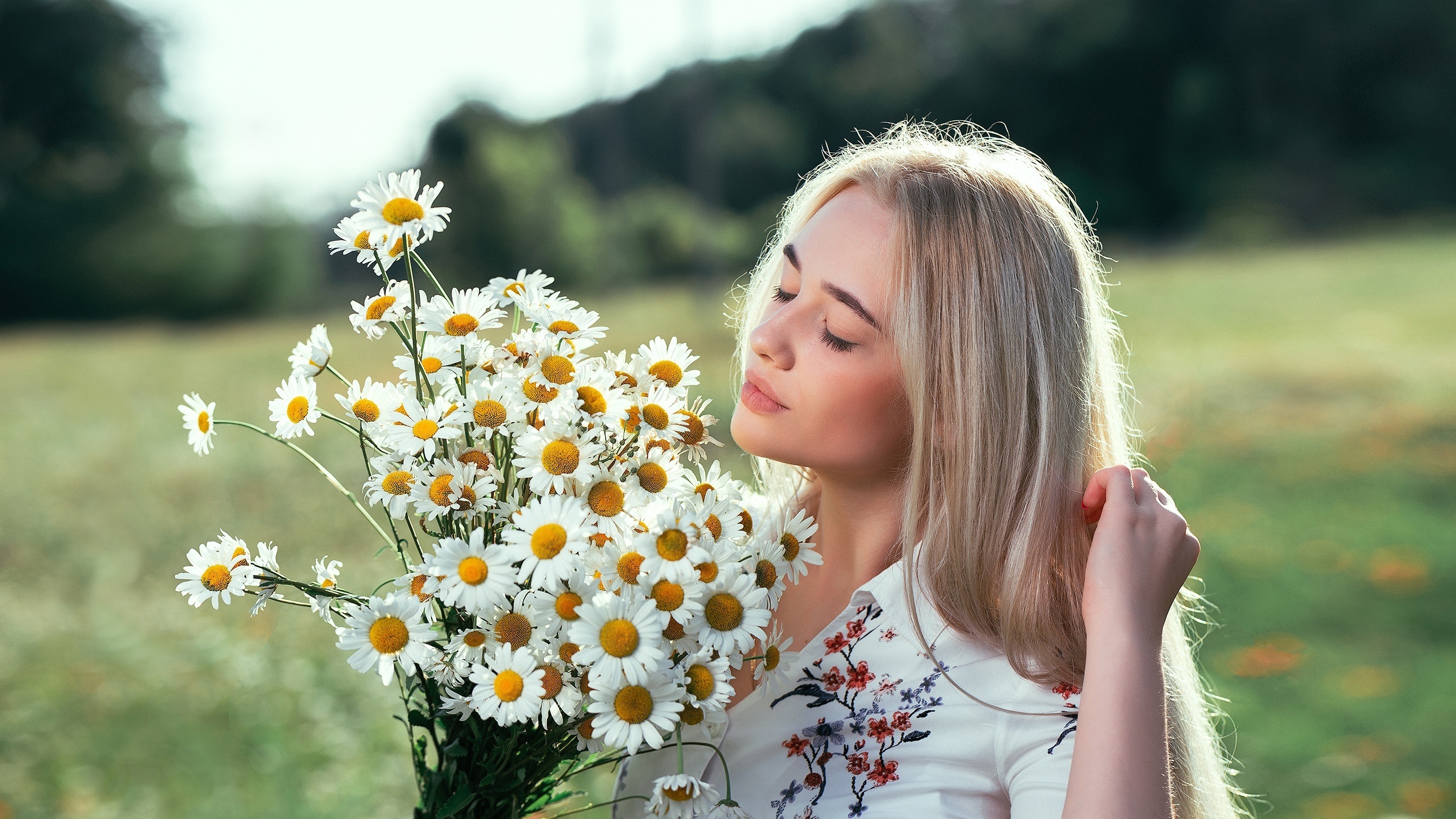 chamomile, mood, flower, depth of field, model, women, blonde Smartphone Background