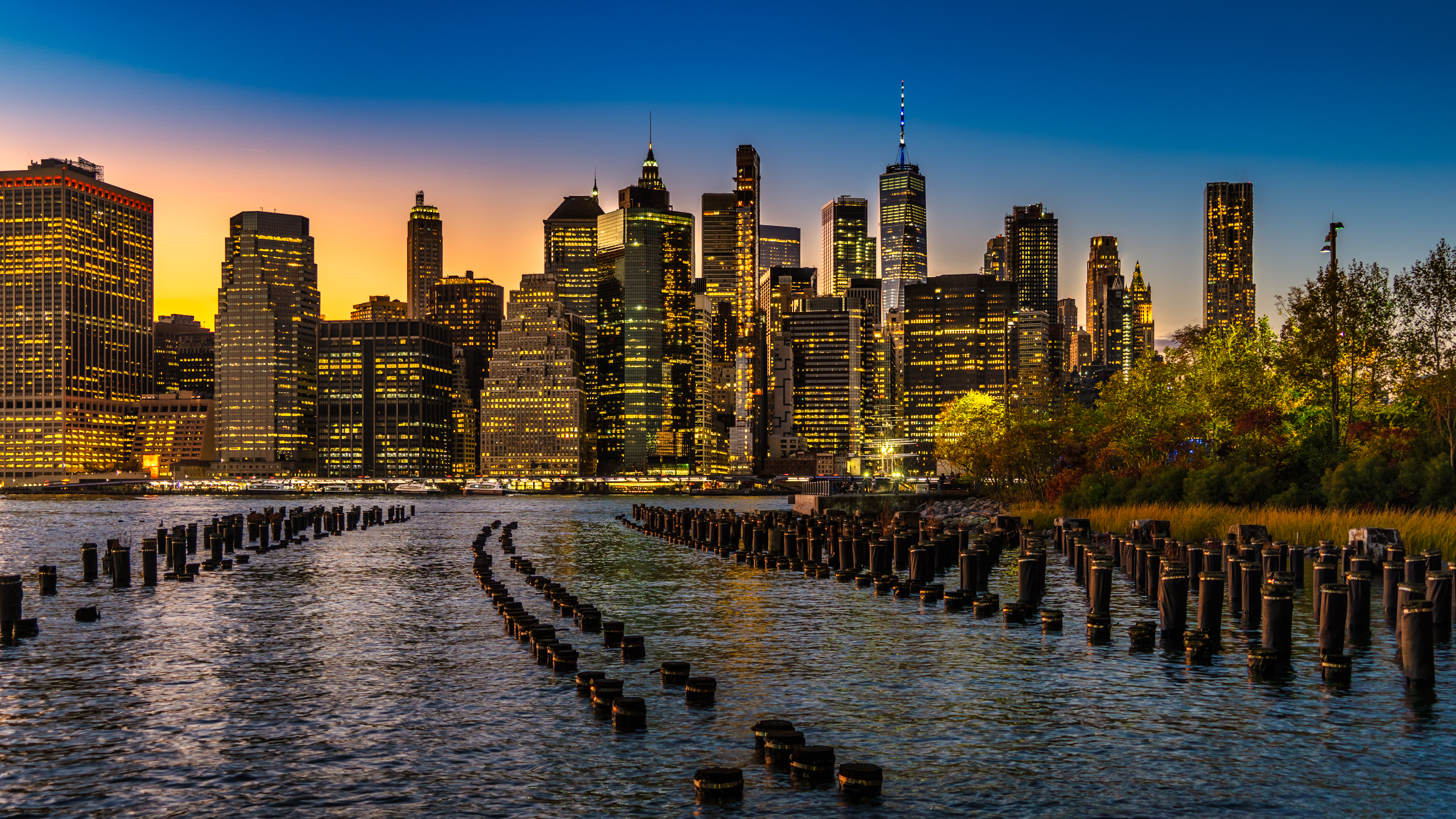 110704 Hintergrundbild herunterladen new york, städte, wasser, nächtliche stadt, night city - Bildschirmschoner und Bilder kostenlos