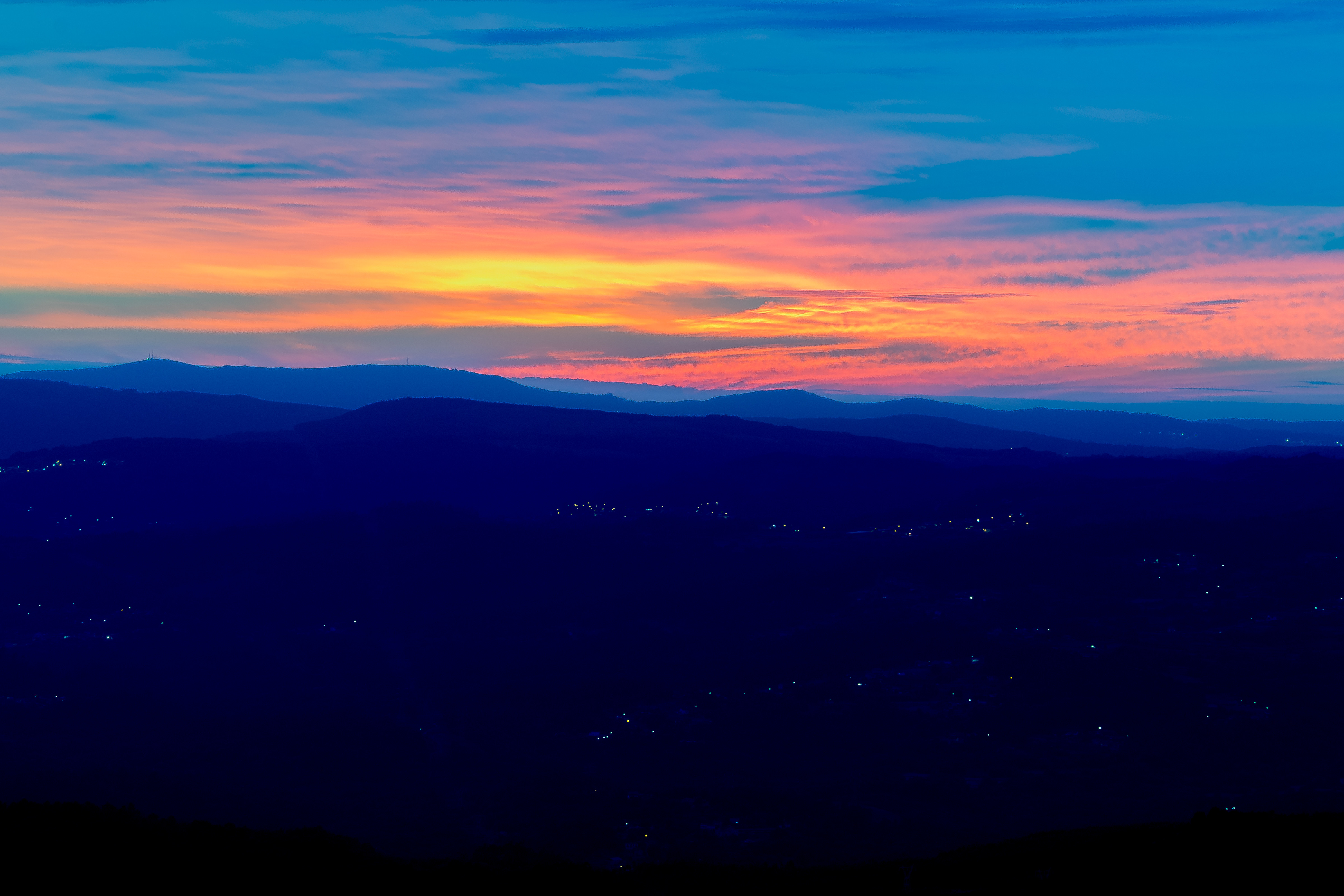 sunset, dahl, distance, mountains Hills Cellphone FHD pic