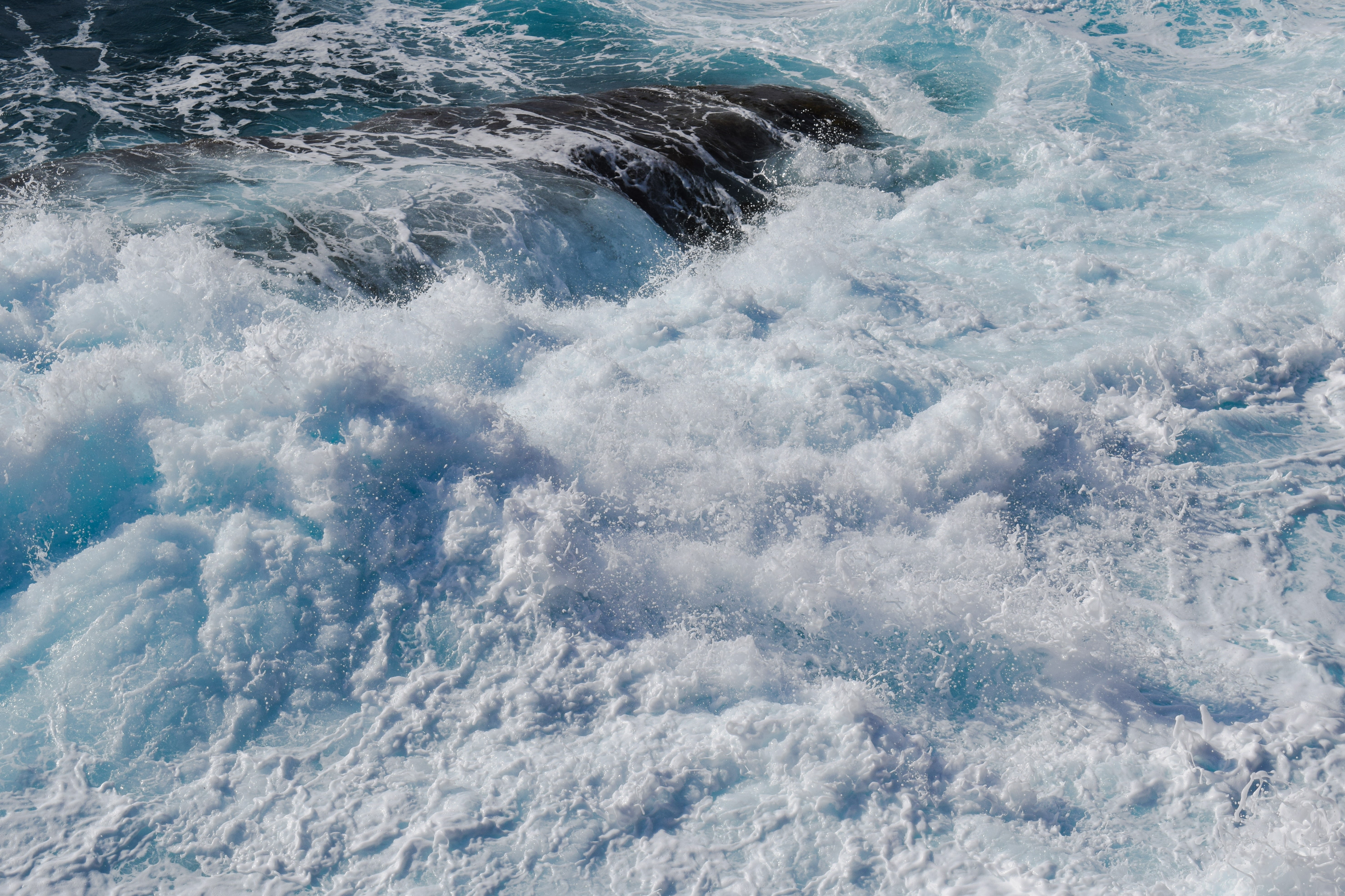 71012 Hintergrundbild herunterladen natur, waves, sprühen, spray, riff, reef - Bildschirmschoner und Bilder kostenlos