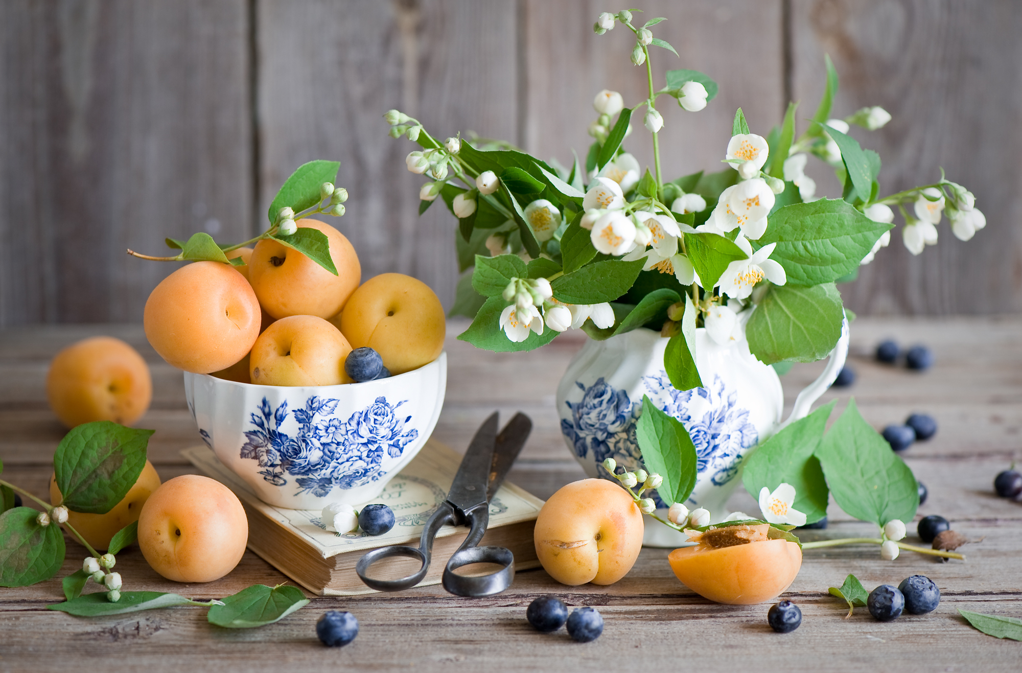 Laden Sie das Obst, Lebensmittel, Blaubeeren, Berries, Jasmin, Aprikosen-Bild kostenlos auf Ihren PC-Desktop herunter