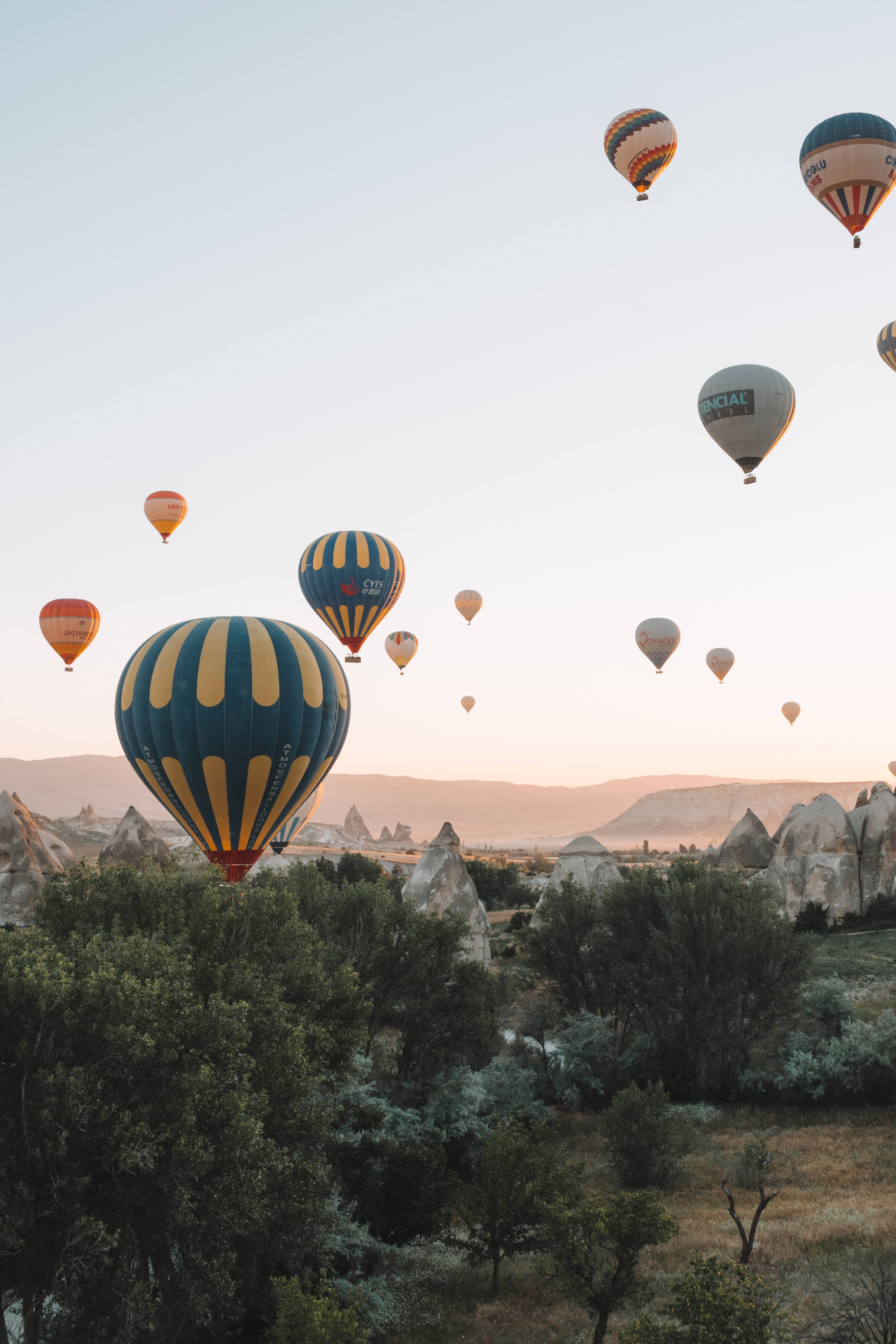 111622 Bildschirmschoner und Hintergrundbilder Luftballons auf Ihrem Telefon. Laden Sie sonstige, fliegen, mountains, felsen Bilder kostenlos herunter
