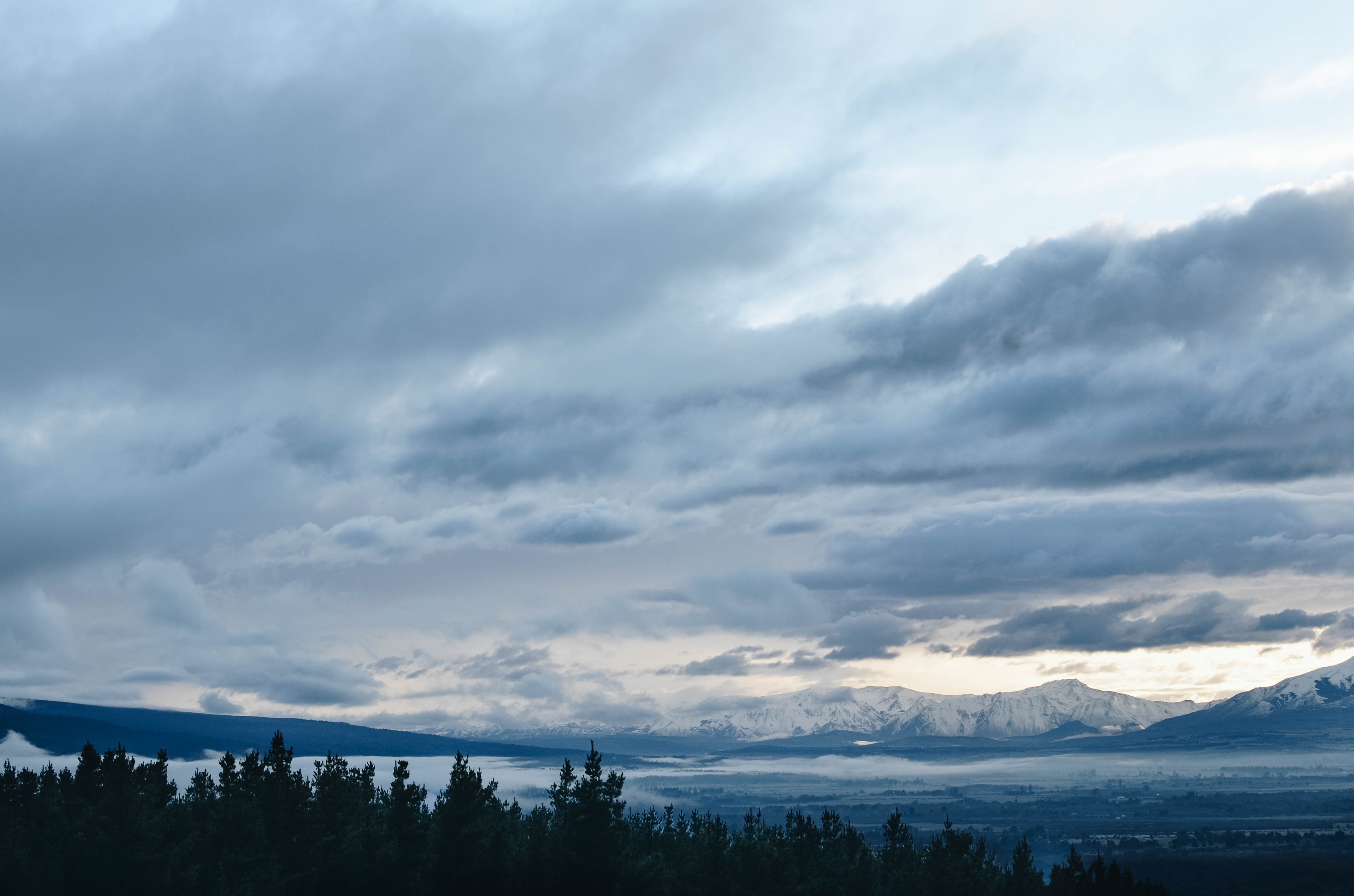 Handy-Wallpaper Sky, Natur, Mountains, Dahl, Distanz kostenlos herunterladen.