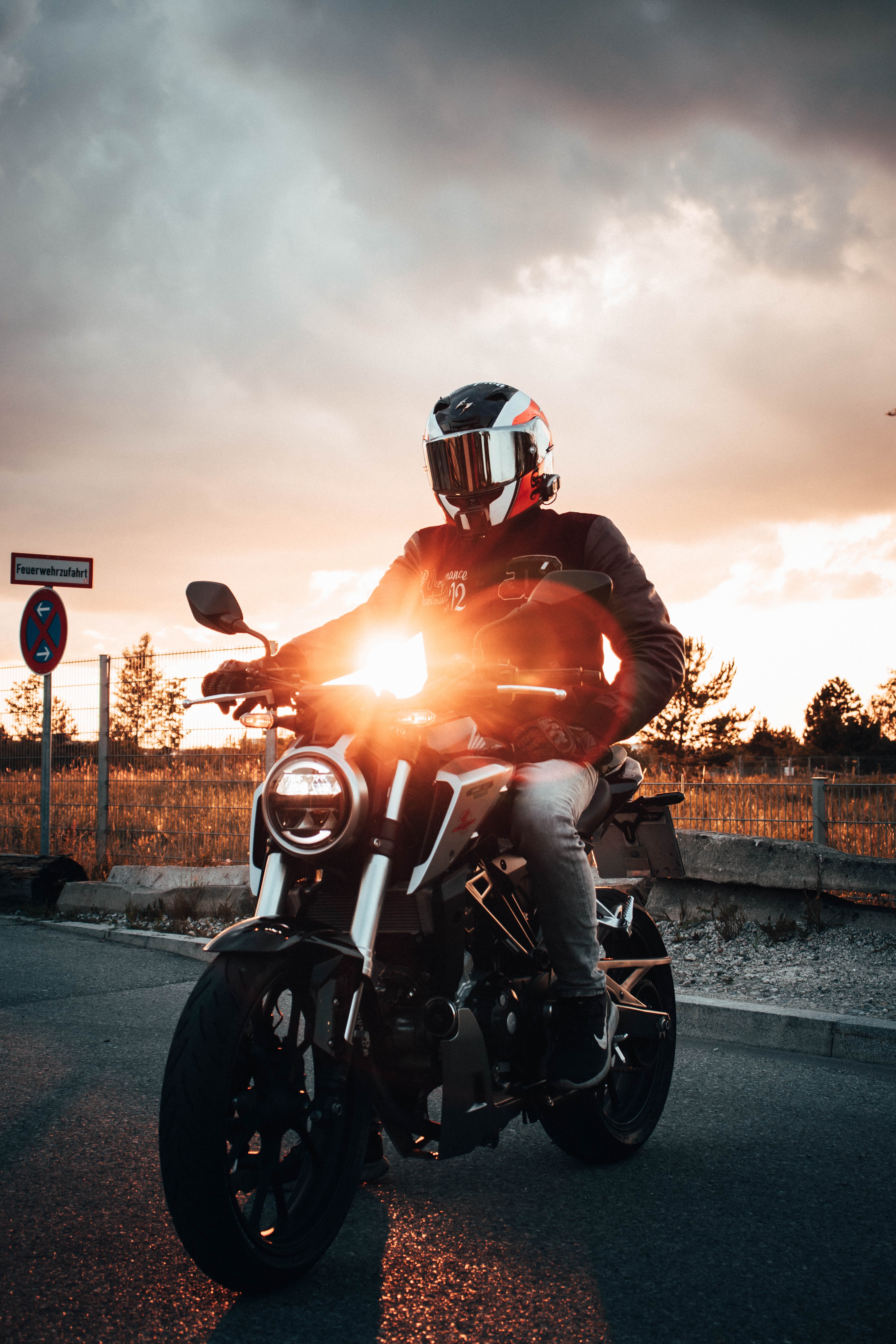 bike, motorcycles, shine, light, motorcyclist, helmet, motorcycle Full HD