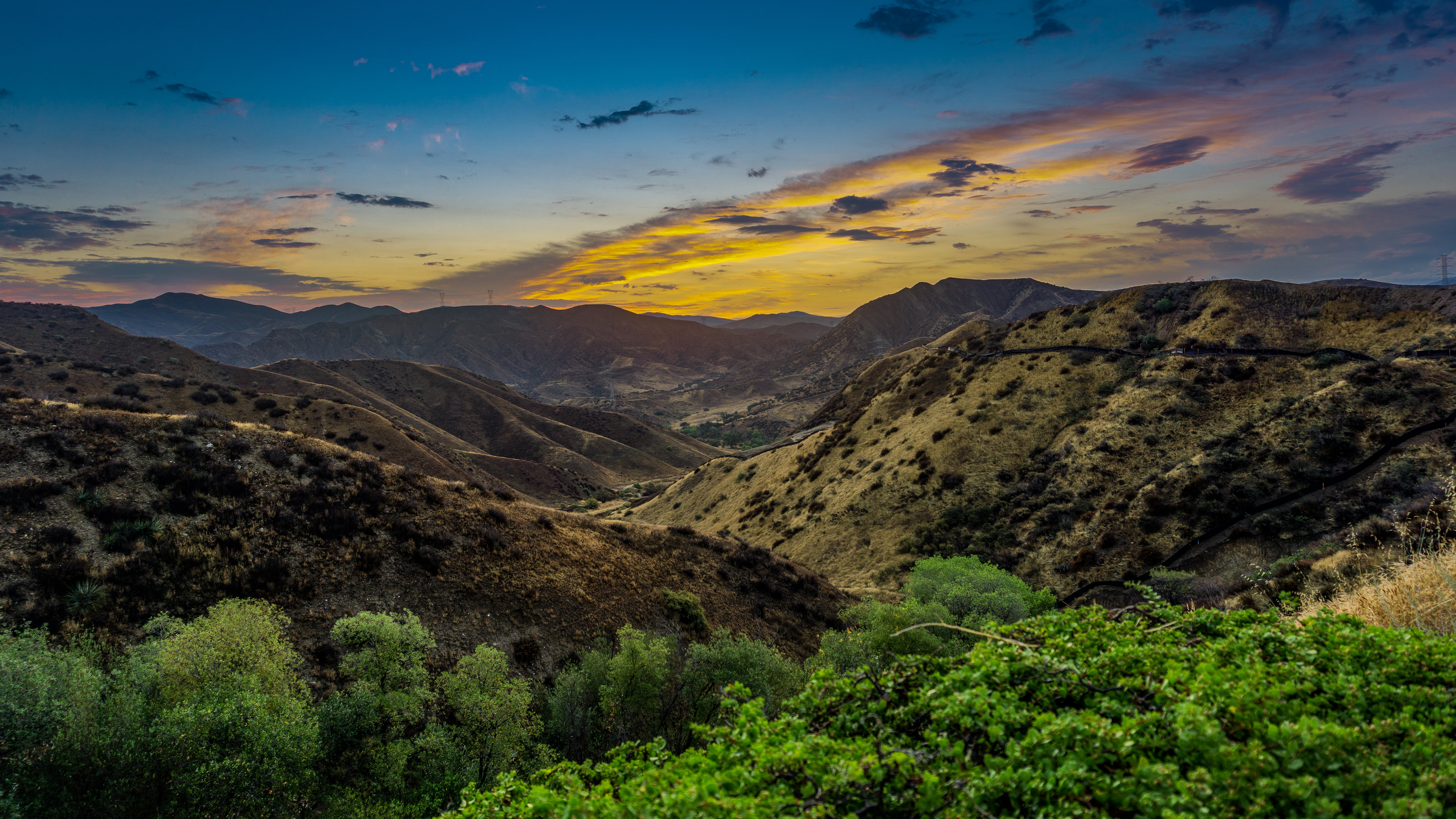 Laden Sie das Natur, Sunset, Sky, Mountains, Bush, Linderung, Erleichterung-Bild kostenlos auf Ihren PC-Desktop herunter