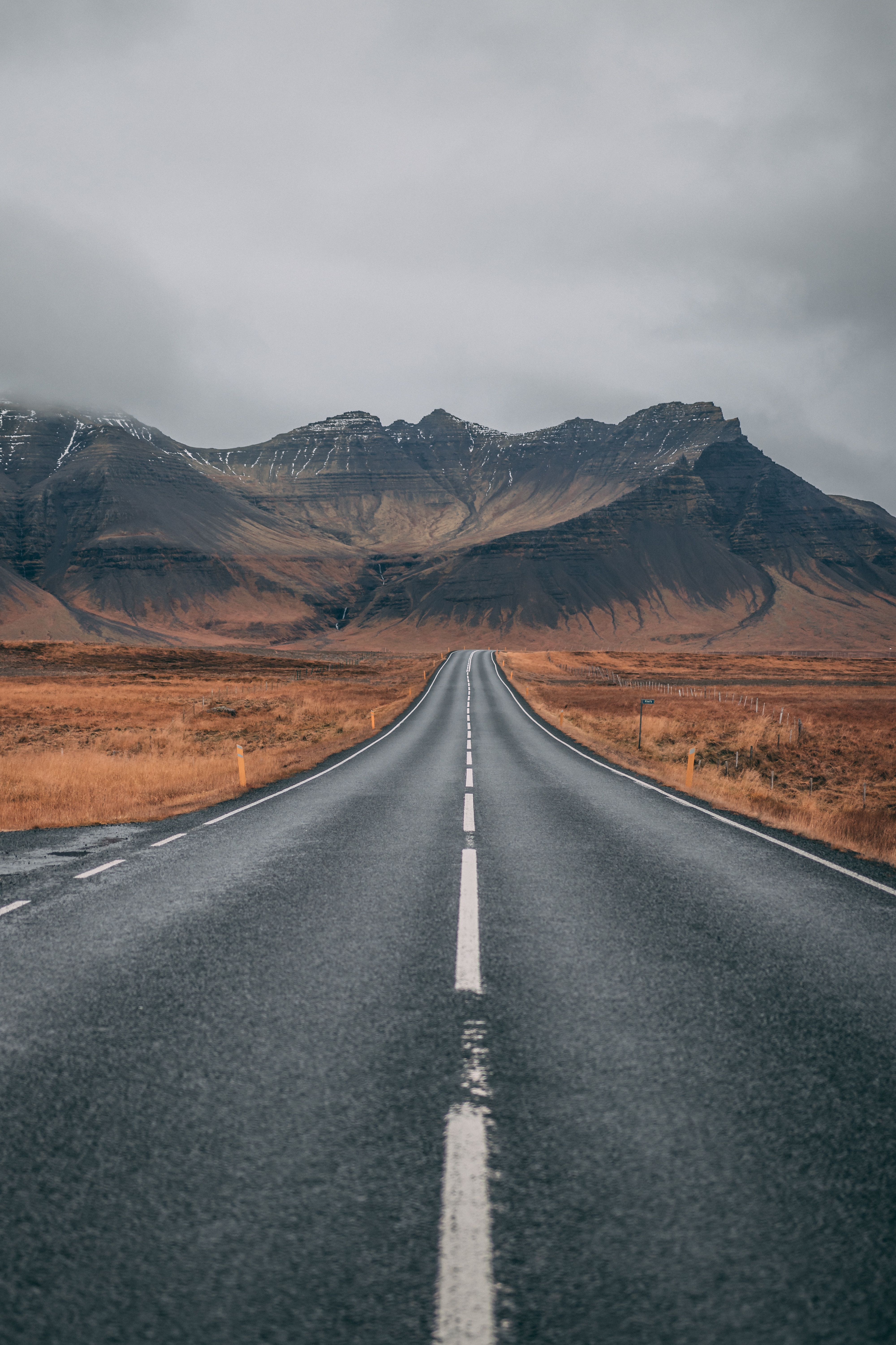 86588 завантажити шпалери ісландія, природа, гори, дорога, розмітка, розмітки - заставки і картинки безкоштовно