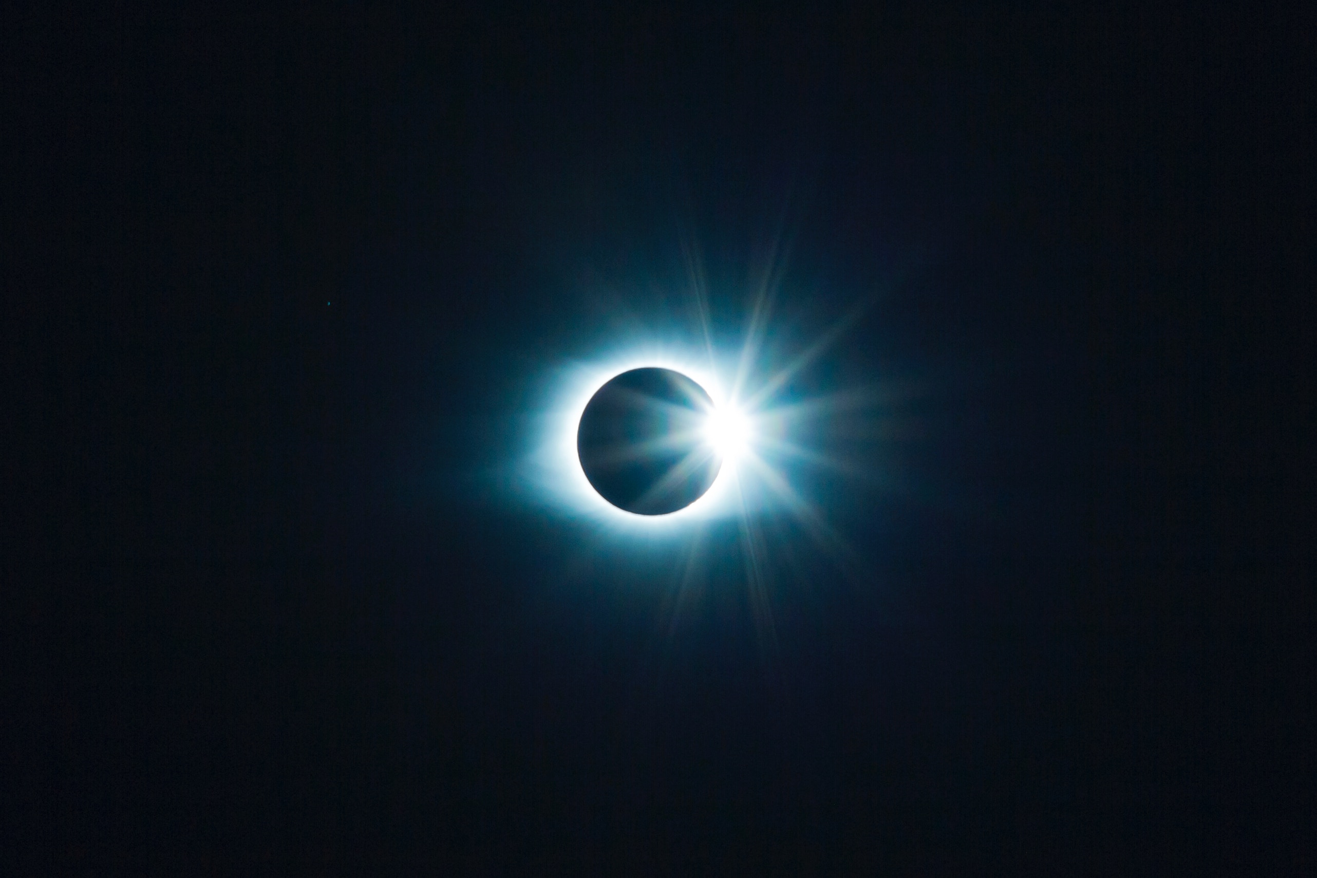 62186 Salvapantallas y fondos de pantalla Eclipse en tu teléfono. Descarga imágenes de universo, sol, luna, brillar, brillo, eclipse gratis