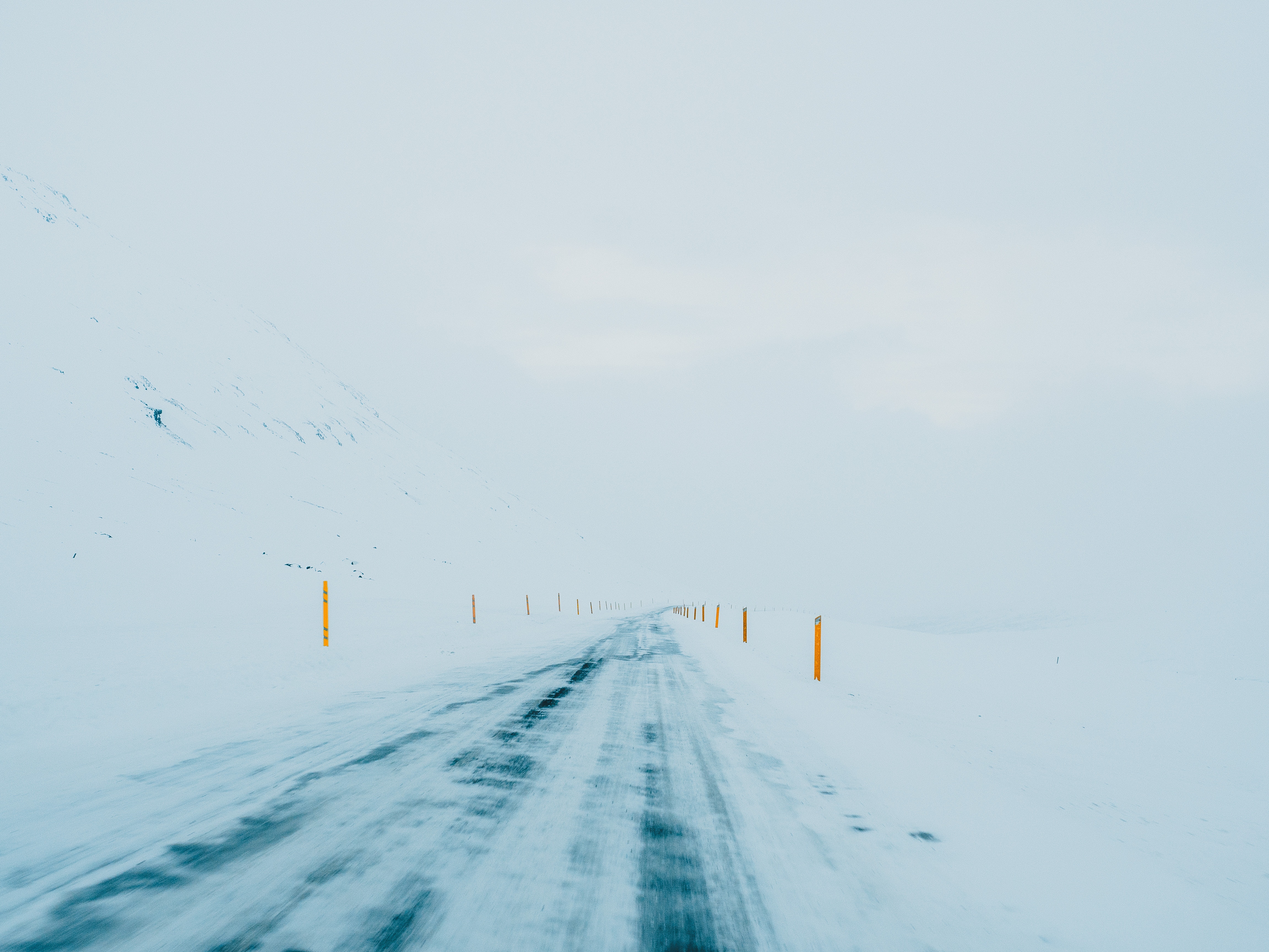 Laden Sie das Schnee, Winter, Straße, Minimalismus-Bild kostenlos auf Ihren PC-Desktop herunter