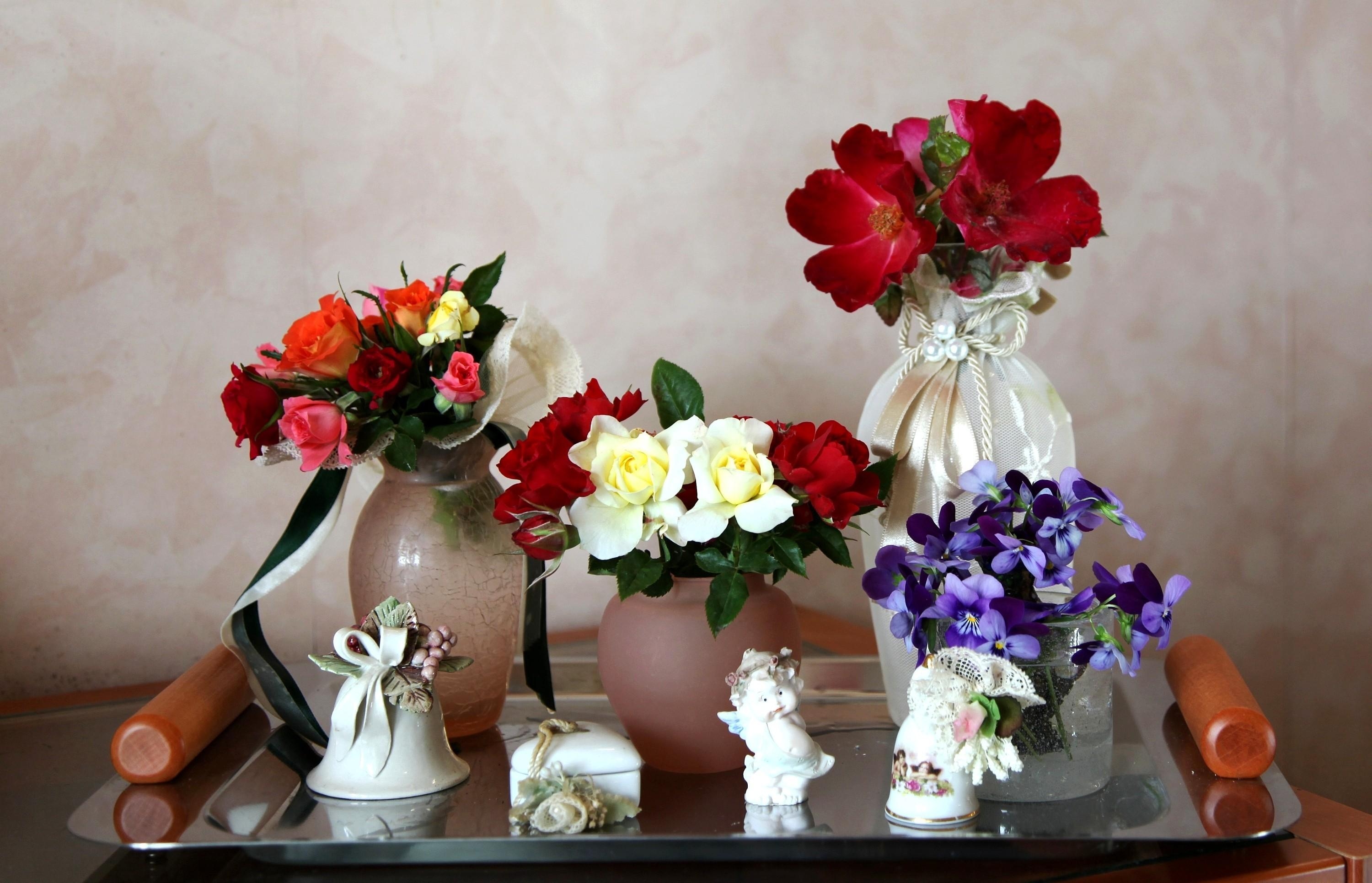 Handy-Wallpaper Blumen, Veilchen, Briar, Tablett, Fach, Vasen, Porzellan kostenlos herunterladen.