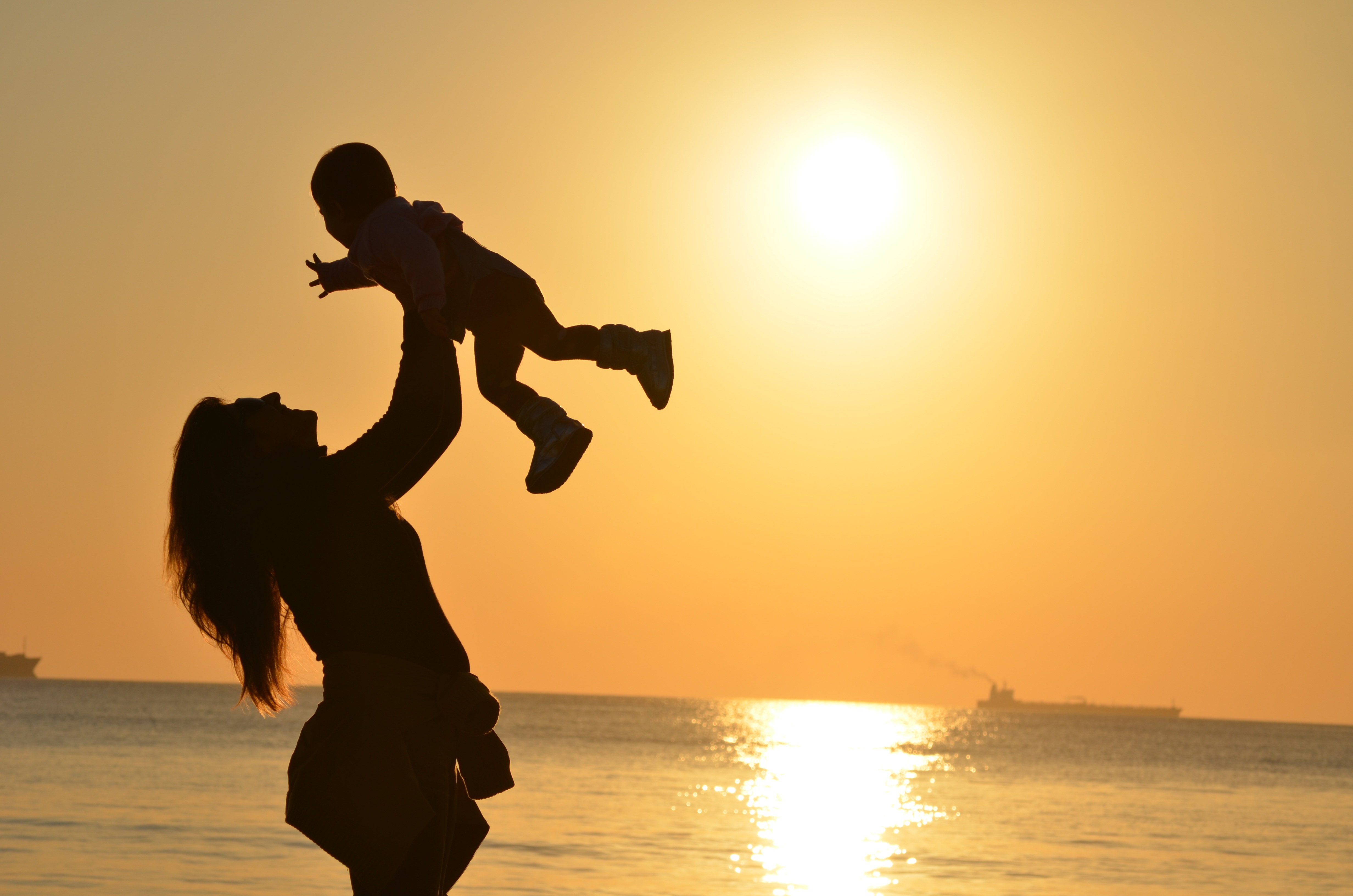 family, mummy, love, sunset, horizon, silhouettes, child, motherhood, mum Free Stock Photo