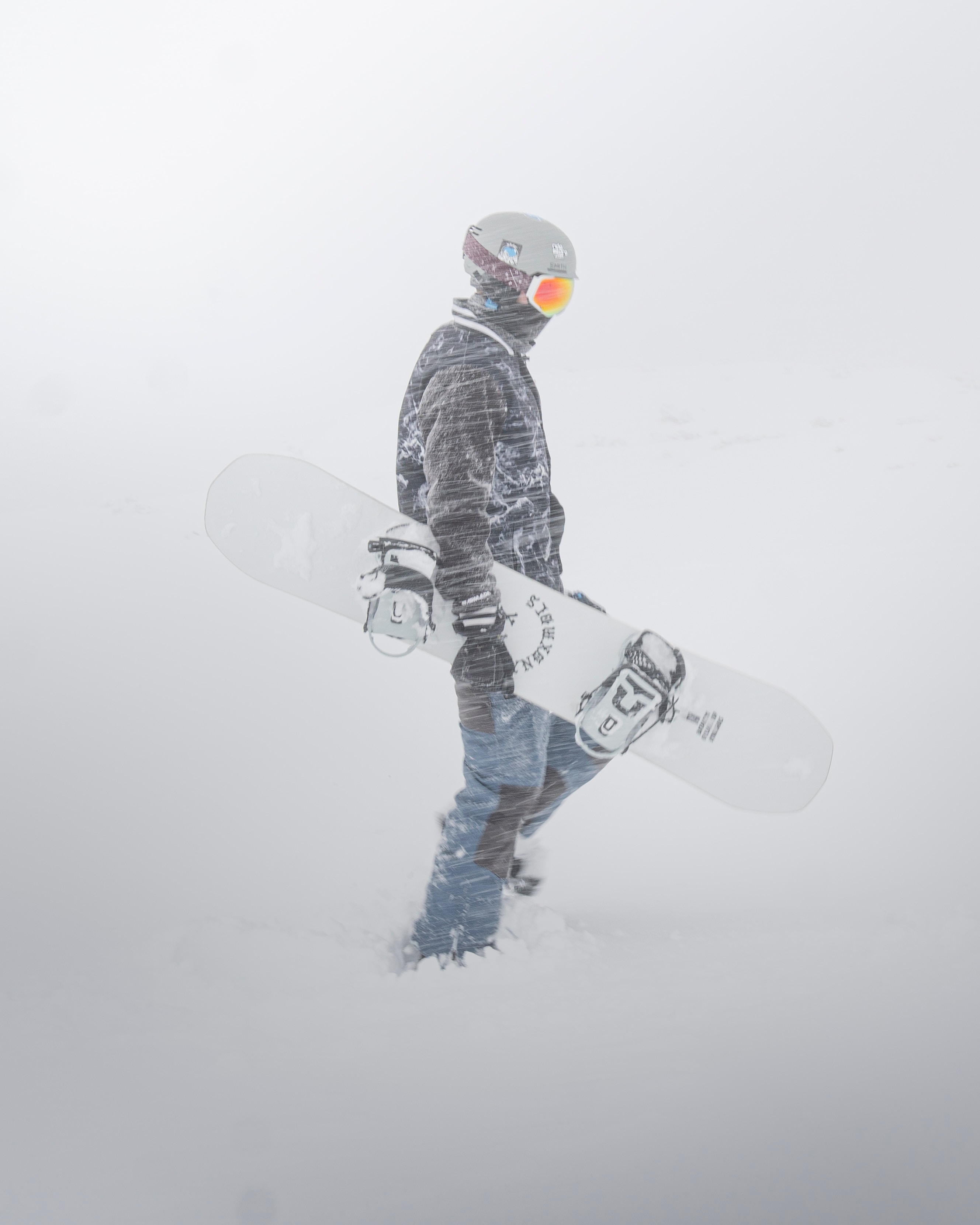 Handy-Wallpaper Sport, Schnee, Mensch, Person, Schneesturm, Snowboard, Snowboarder kostenlos herunterladen.