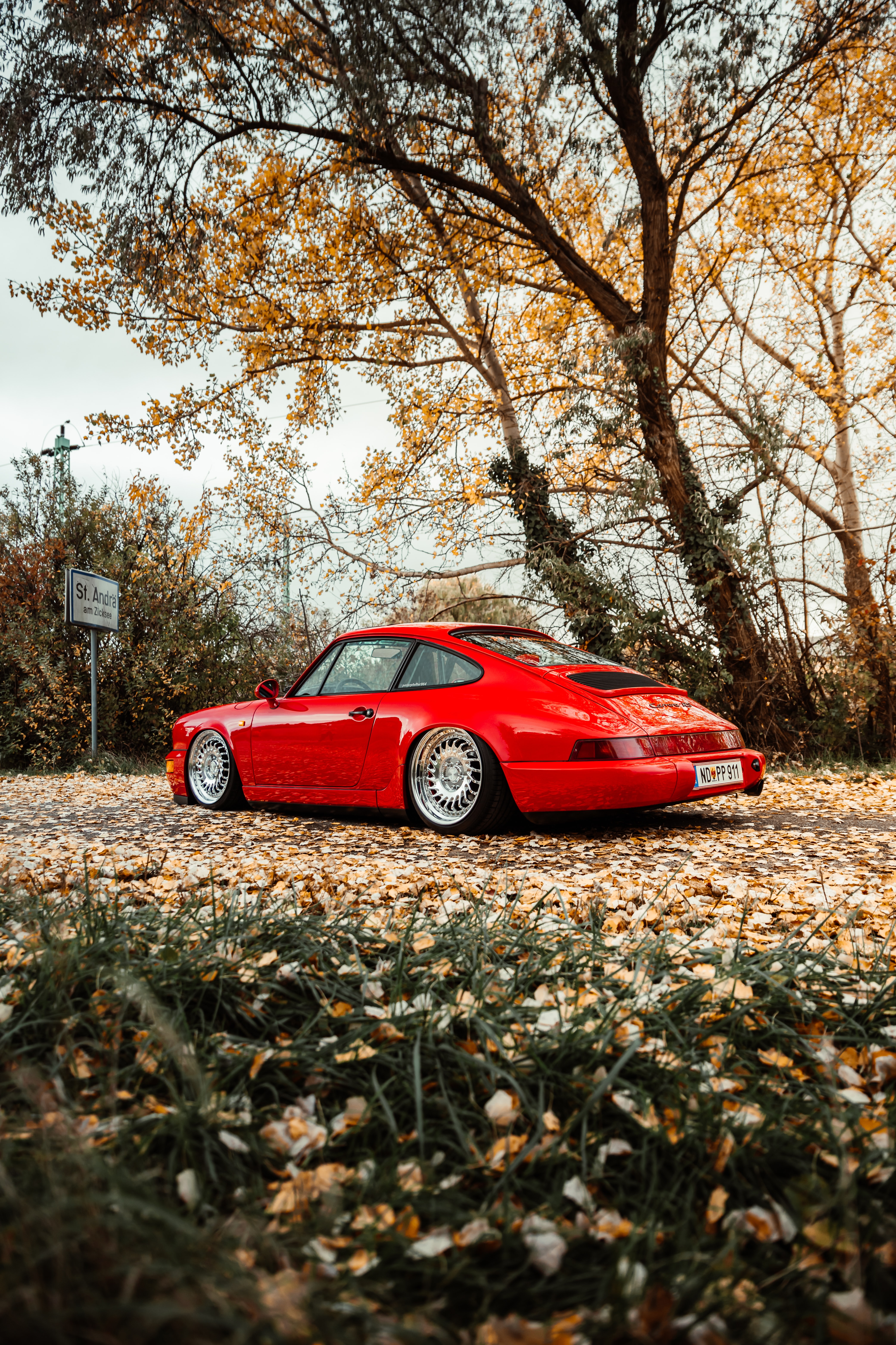 136696 Bildschirmschoner und Hintergrundbilder Porsche 911 auf Ihrem Telefon. Laden Sie sport, auto, porsche, cars, rot, wagen, alt, sportwagen, seitenansicht, porsche 911 Bilder kostenlos herunter