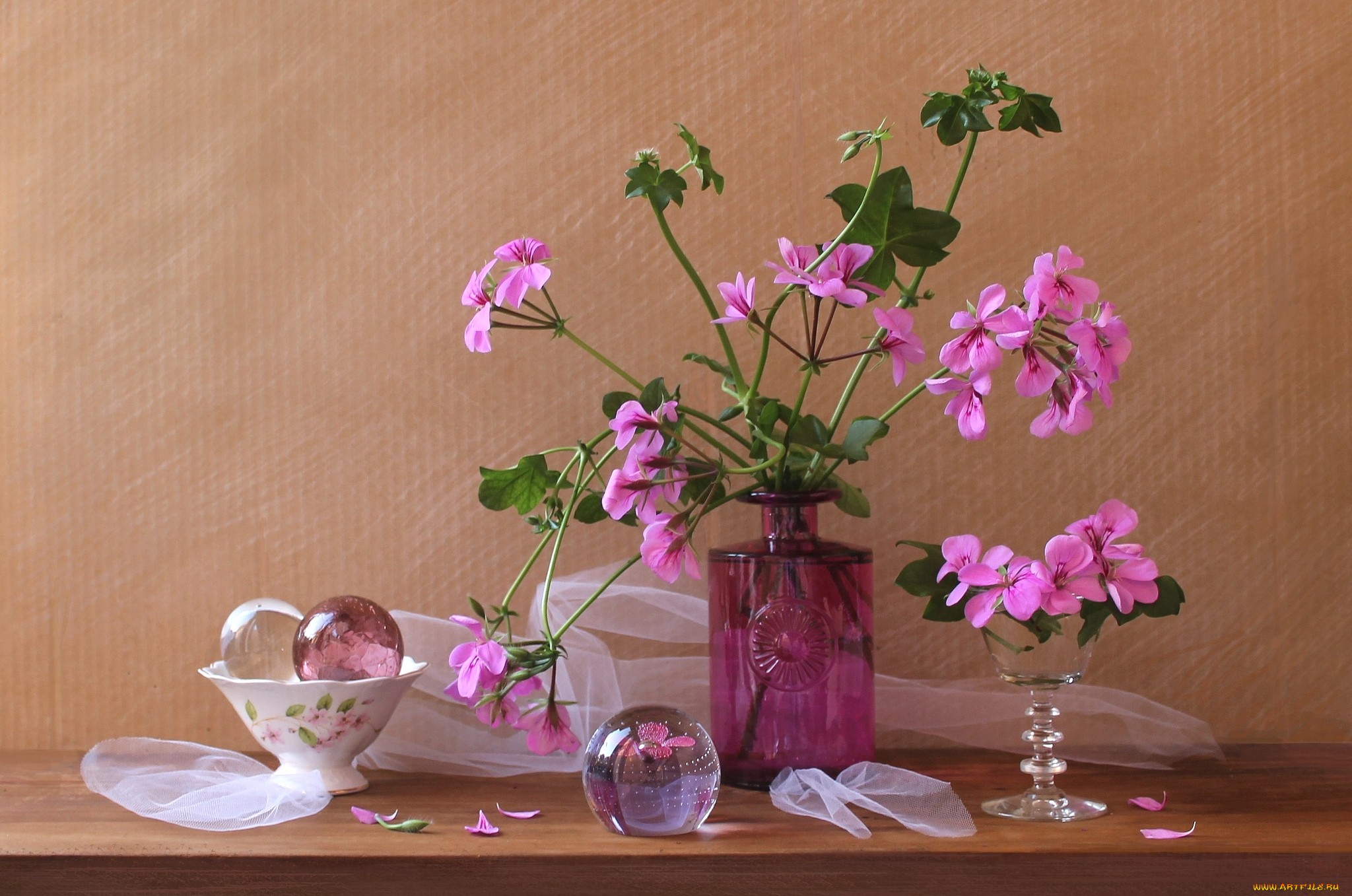 599074 завантажити шпалери ваза, натюрморт, фотографія, квітка, рожева квітка - заставки і картинки безкоштовно