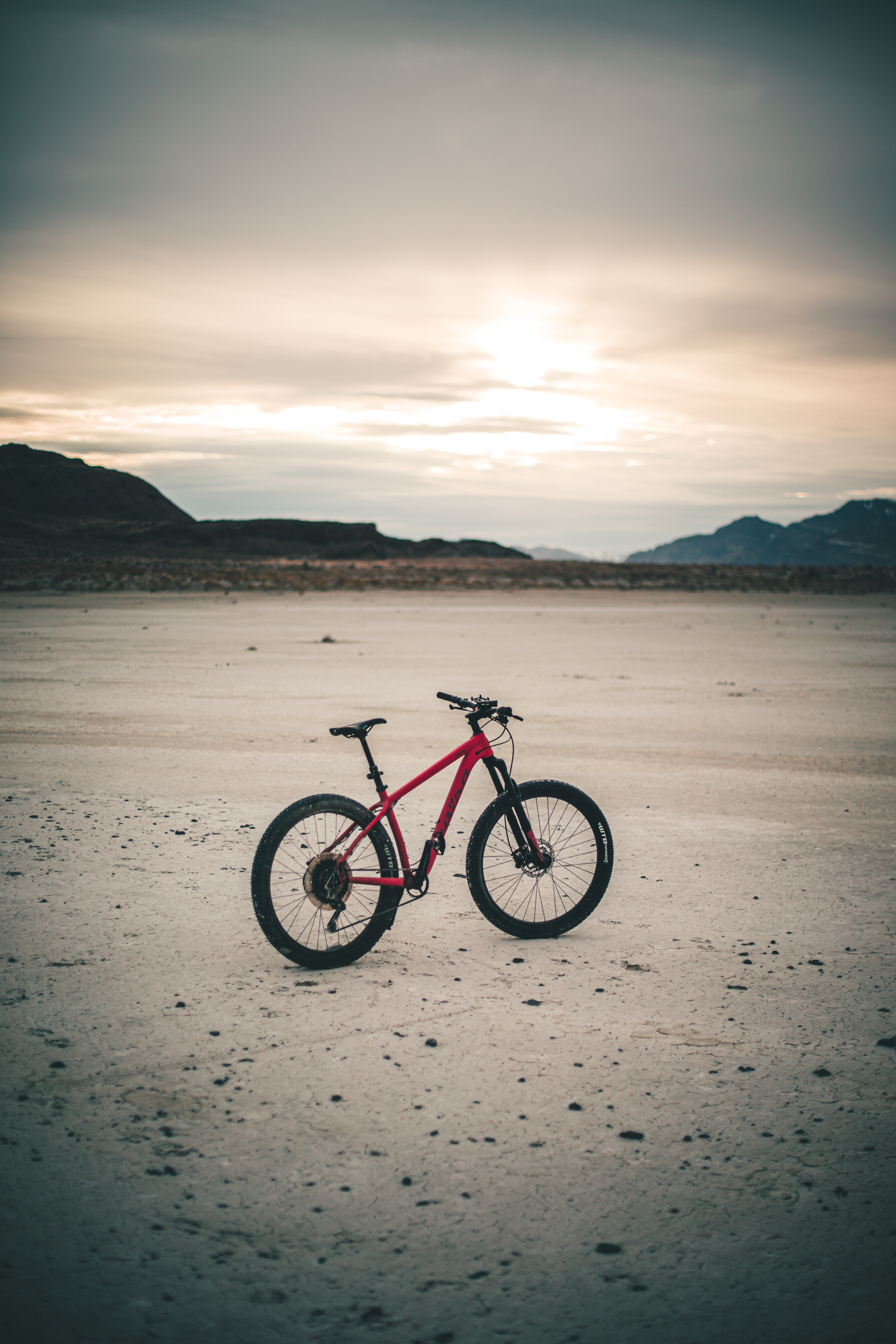 手機的152885屏保和壁紙自行车。 免費下載 红色的, 红色, 海滩, 山地车 圖片