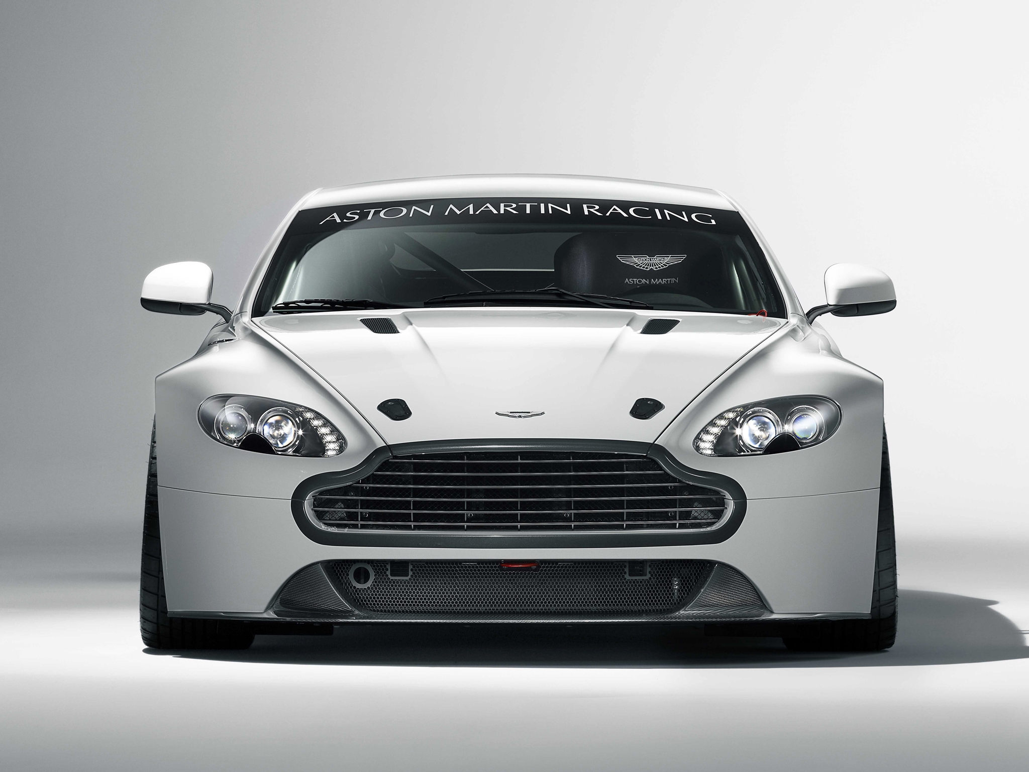 Laden Sie das Auto, Aston Martin, Cars, Vorderansicht, Frontansicht, Stil, 2010, V8, Vorteil, Vantage-Bild kostenlos auf Ihren PC-Desktop herunter