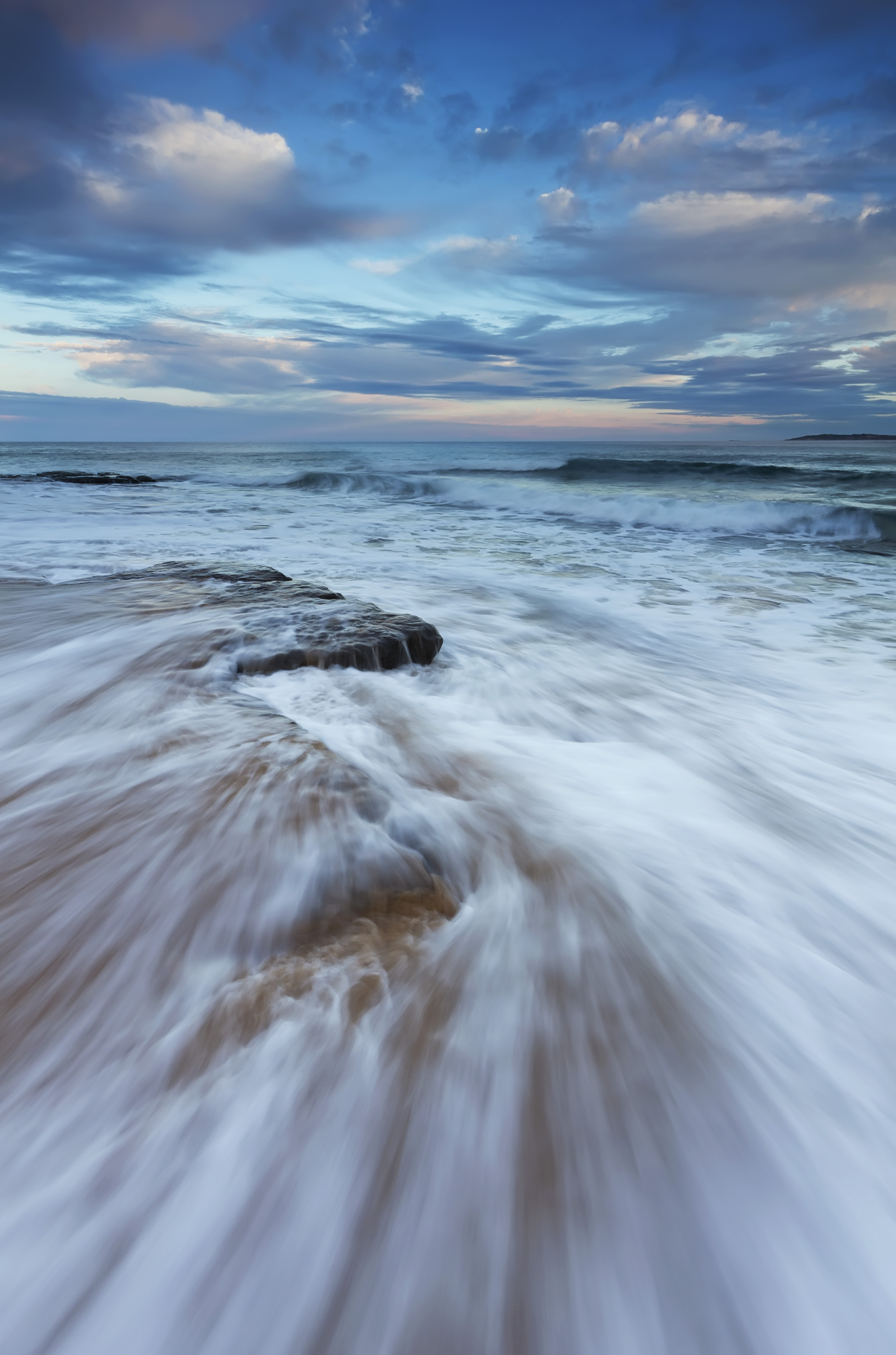 53680 Hintergrundbild herunterladen natur, stones, sea, waves, horizont, sturm - Bildschirmschoner und Bilder kostenlos