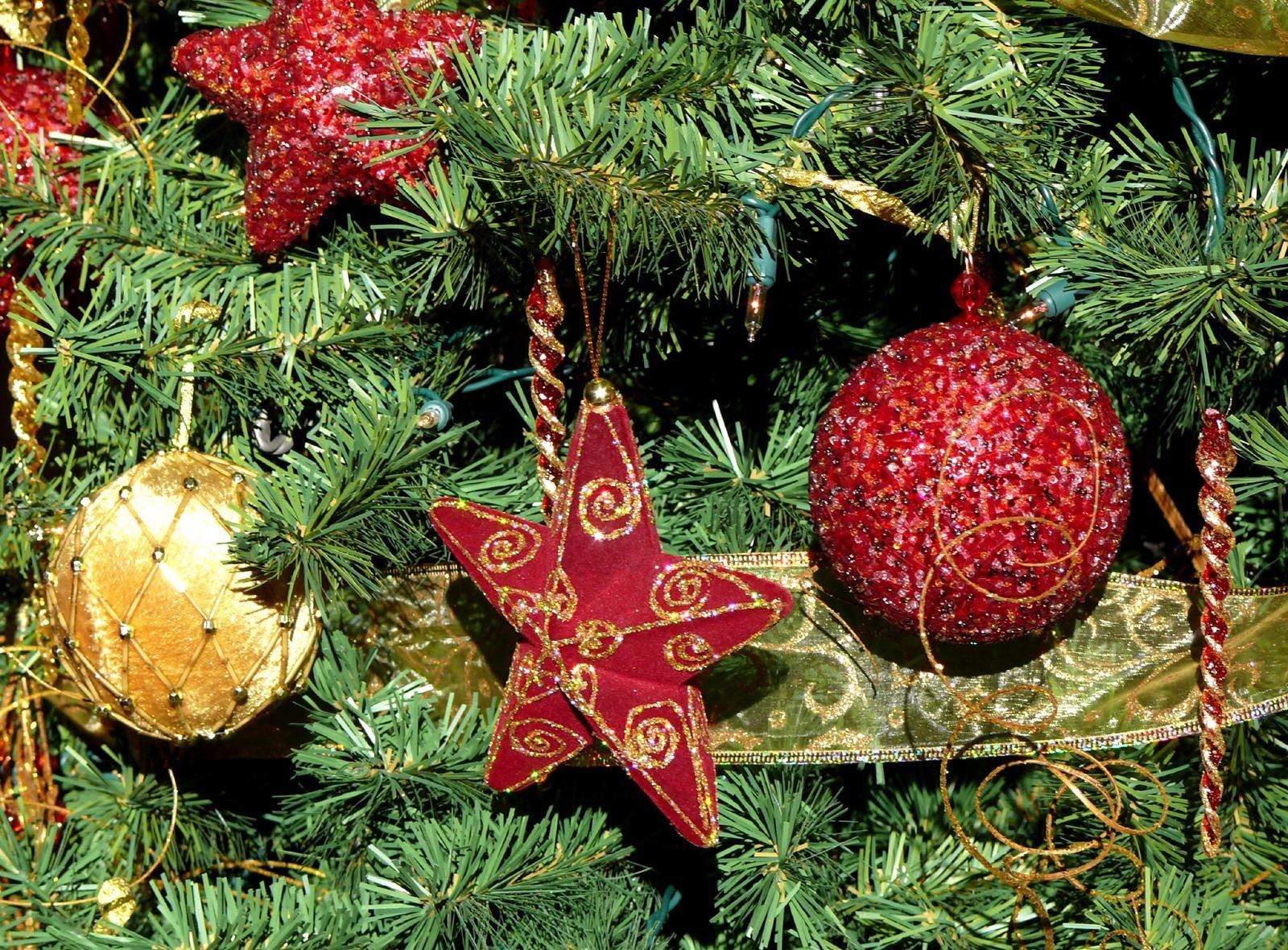 138329 Salvapantallas y fondos de pantalla Bolas en tu teléfono. Descarga imágenes de árbol de navidad, decoraciones de navidad, agujas, estrellas gratis