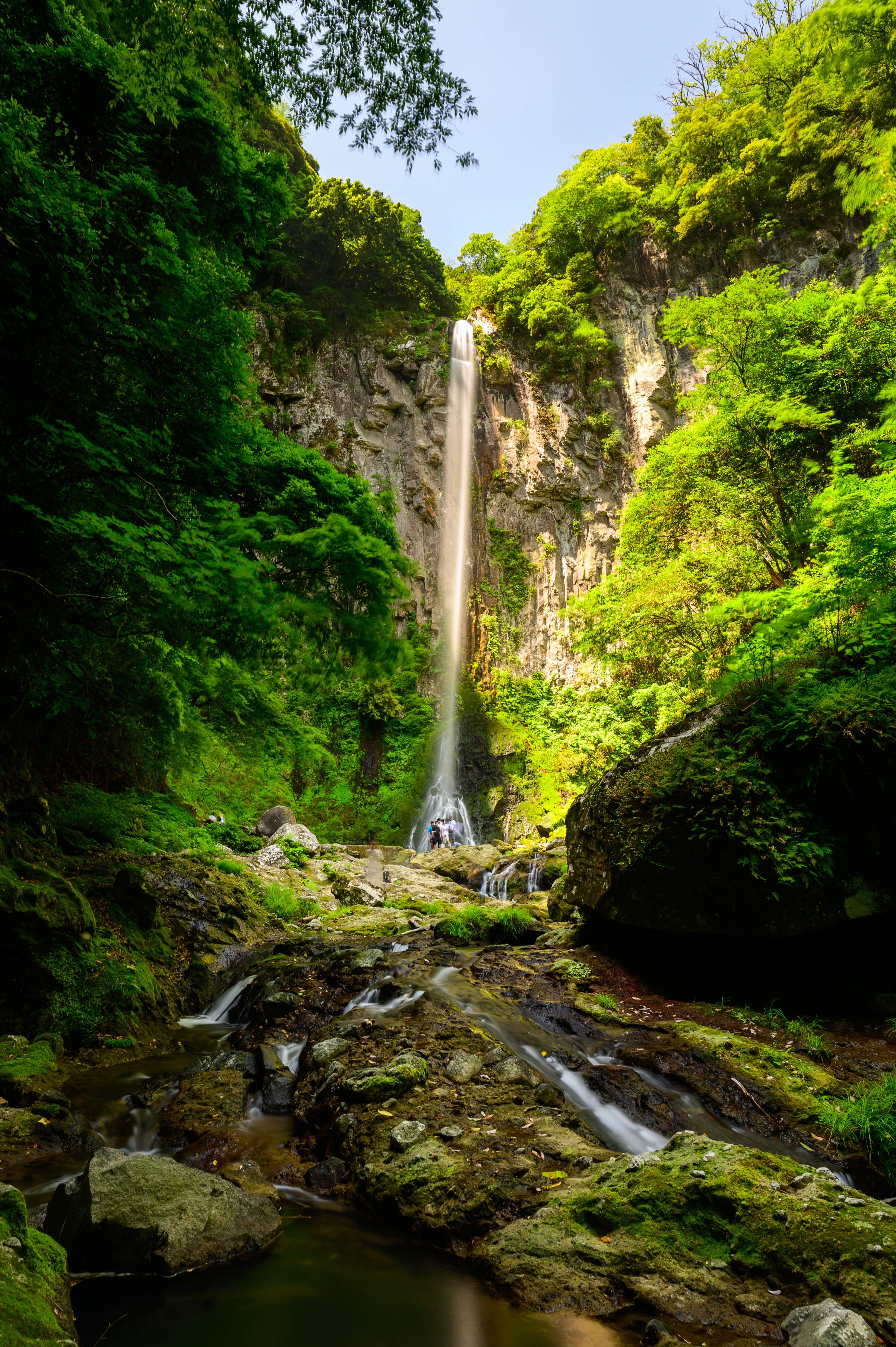 Laden Sie das Wasserfall, Pflanzen, Natur, Felsen, Rock, Unterbrechung, Abgrund-Bild kostenlos auf Ihren PC-Desktop herunter