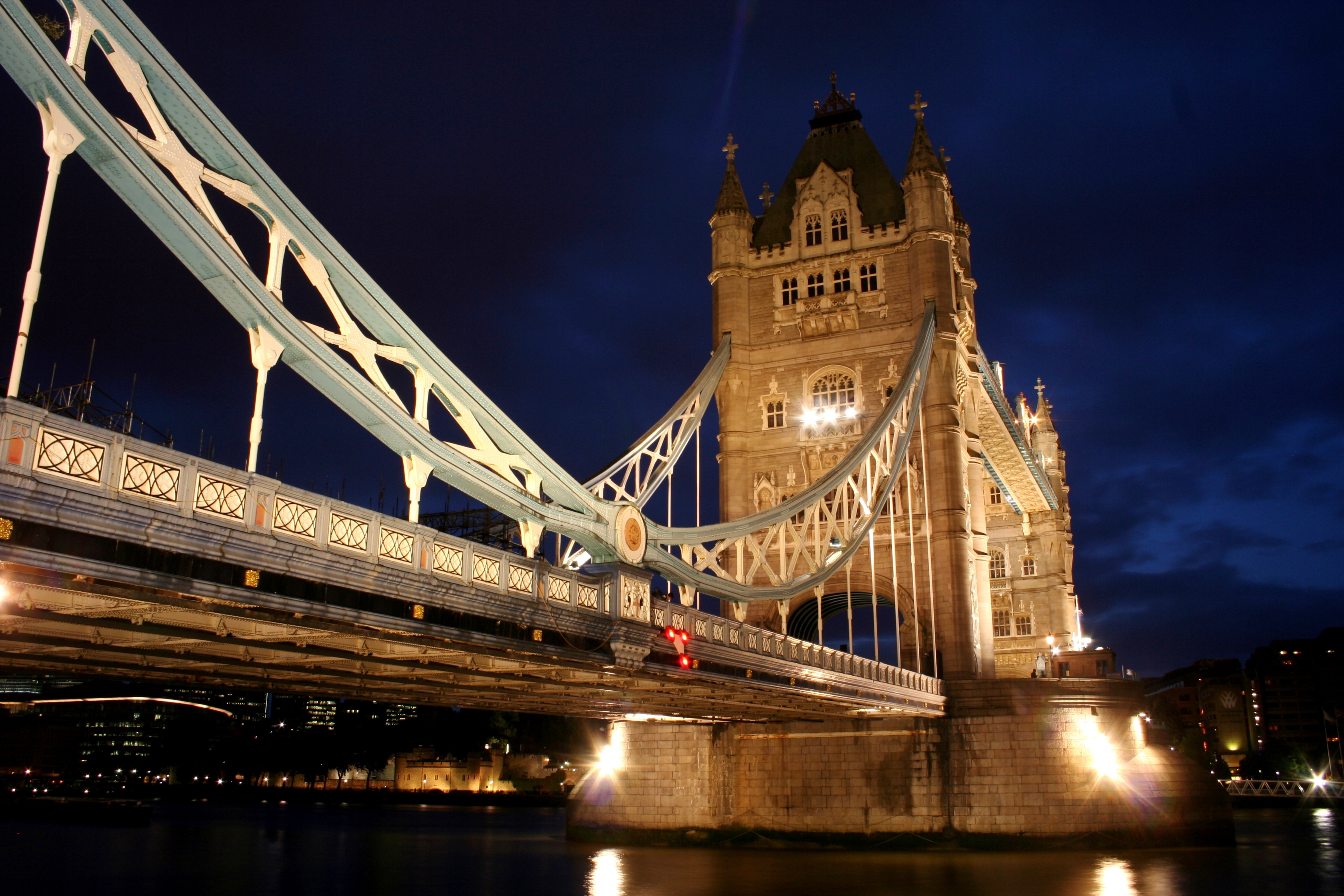 Тауэрский мост лондон. Тауэрский мост в Великобритании. Тауэр бридж в Лондоне. Мост Тауэр бридж. Тауэрский мост разводной.