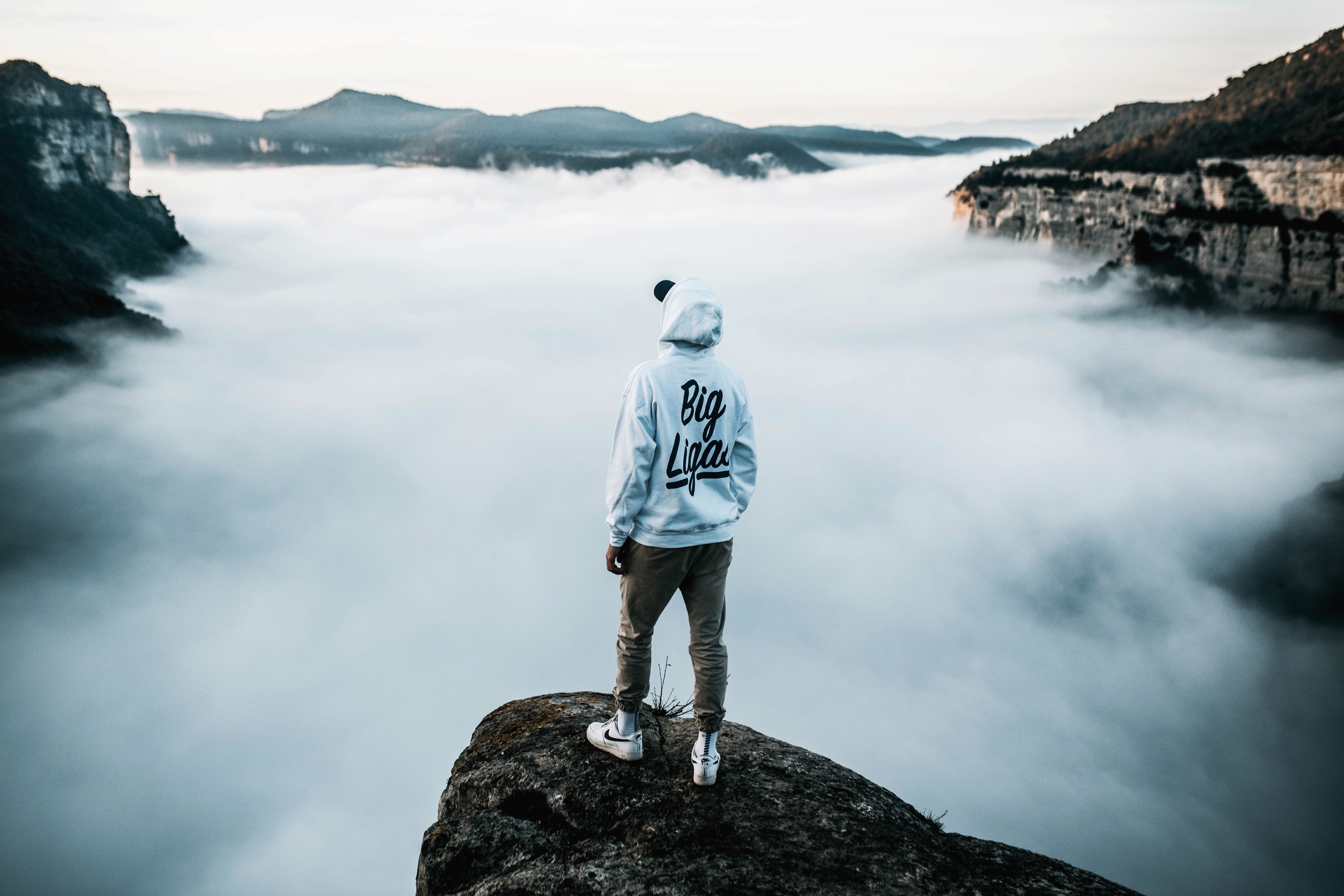 alone, loneliness, miscellaneous, miscellanea, sneakers, fog, cap, lonely UHD
