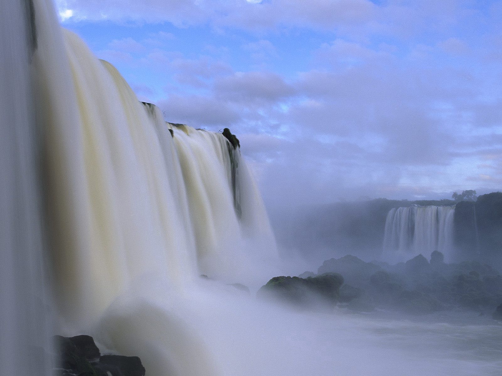 Handy-Wallpaper Natur, Wasser, Wasserfall, Fließen, Stream, Nationalpark, Brasilien, Brazilien kostenlos herunterladen.