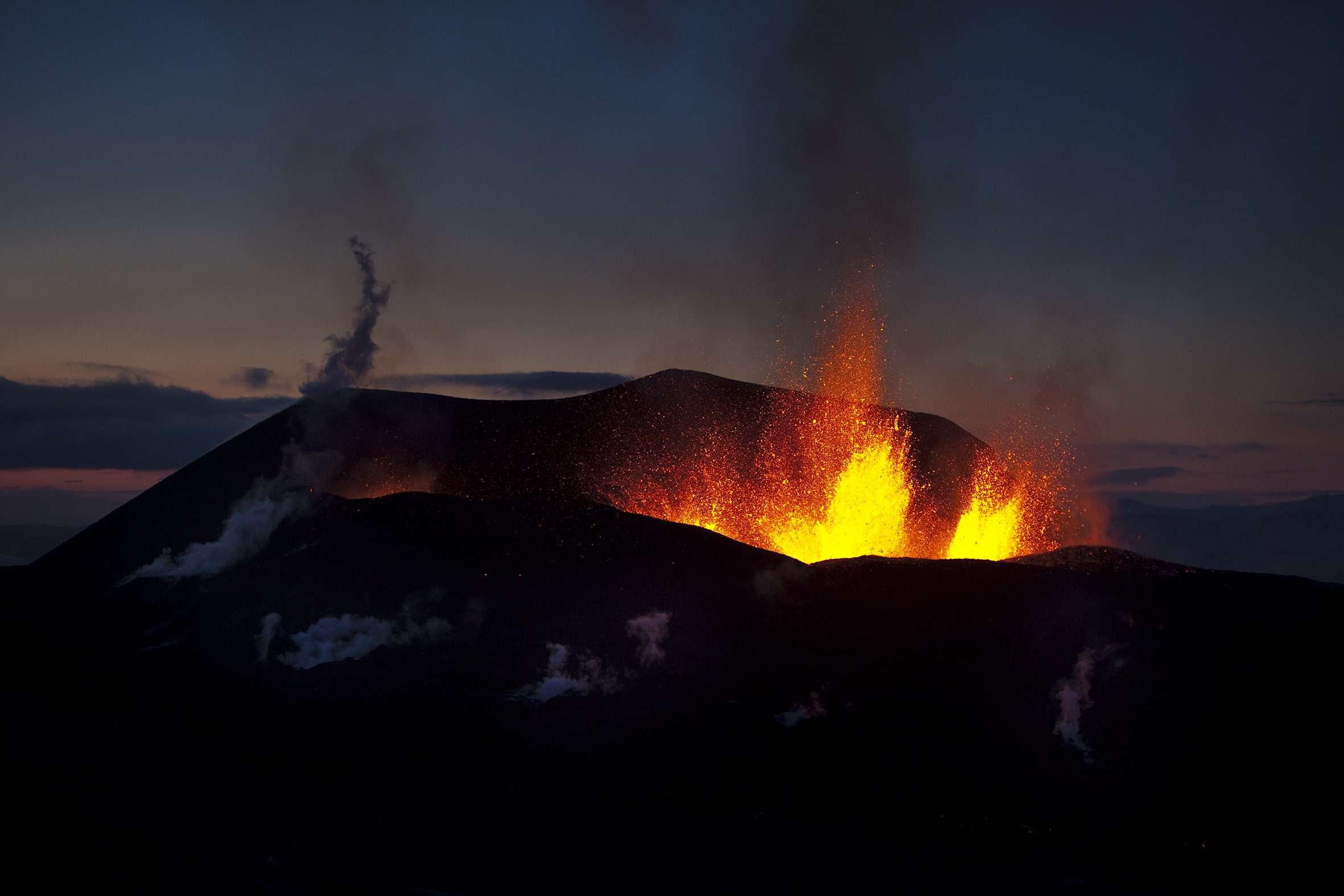 volcano, nature, night, fountain, lava, eruption 32K