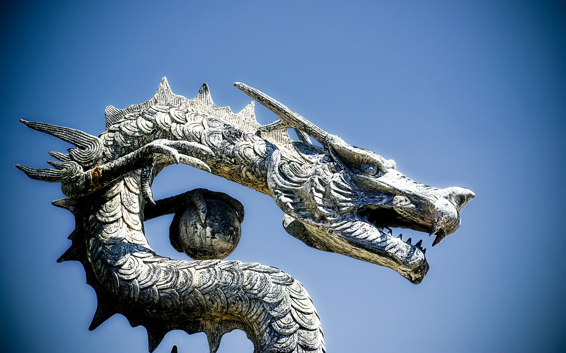 Китайский дракон скульптура