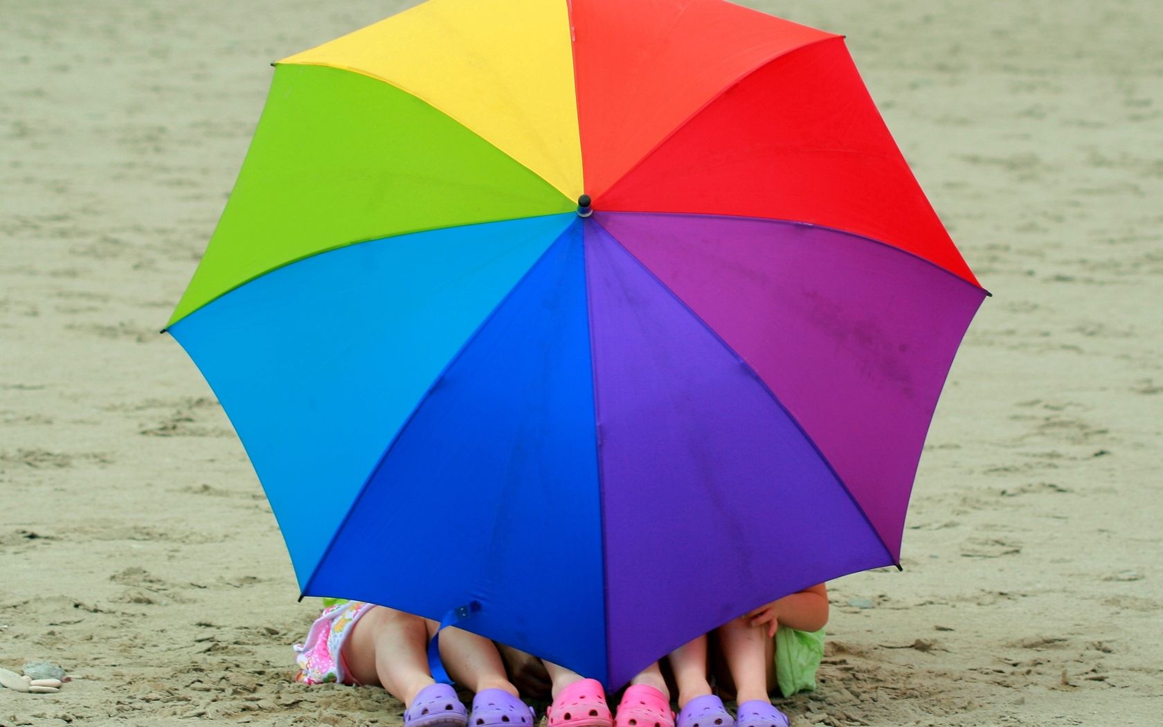 83053 download wallpaper children, girls, nature, beach, summer, miscellanea, miscellaneous, legs, color, umbrella, mood, child, coloured, moods, footwear screensavers and pictures for free