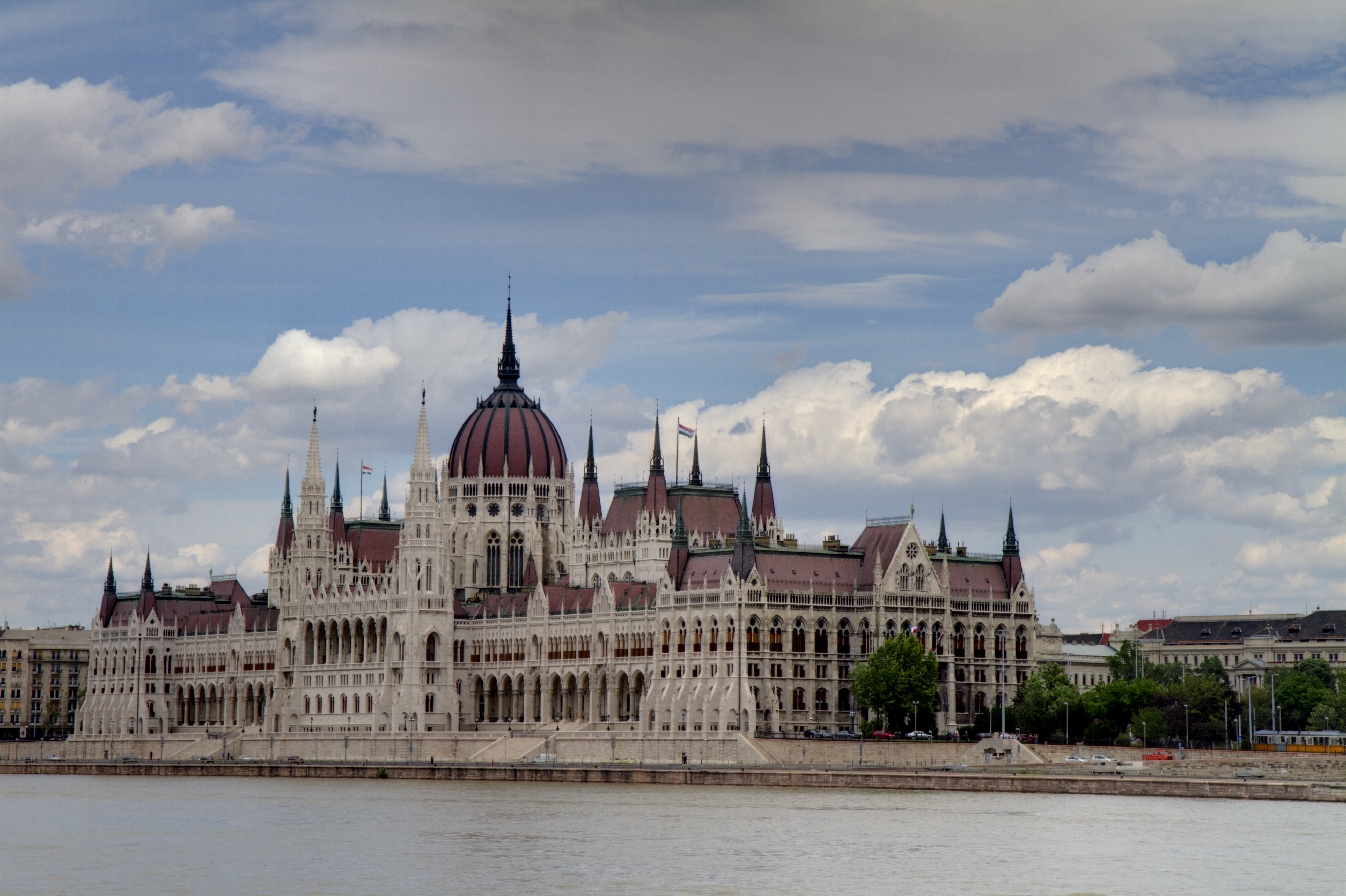 Здание парламента. 14. Здание парламента Венгрии (Будапешт, Венгрия). Дворец Будапешт на берегу реки. Здание венгерского парламента в 1945 г. Венгрия в 1440.