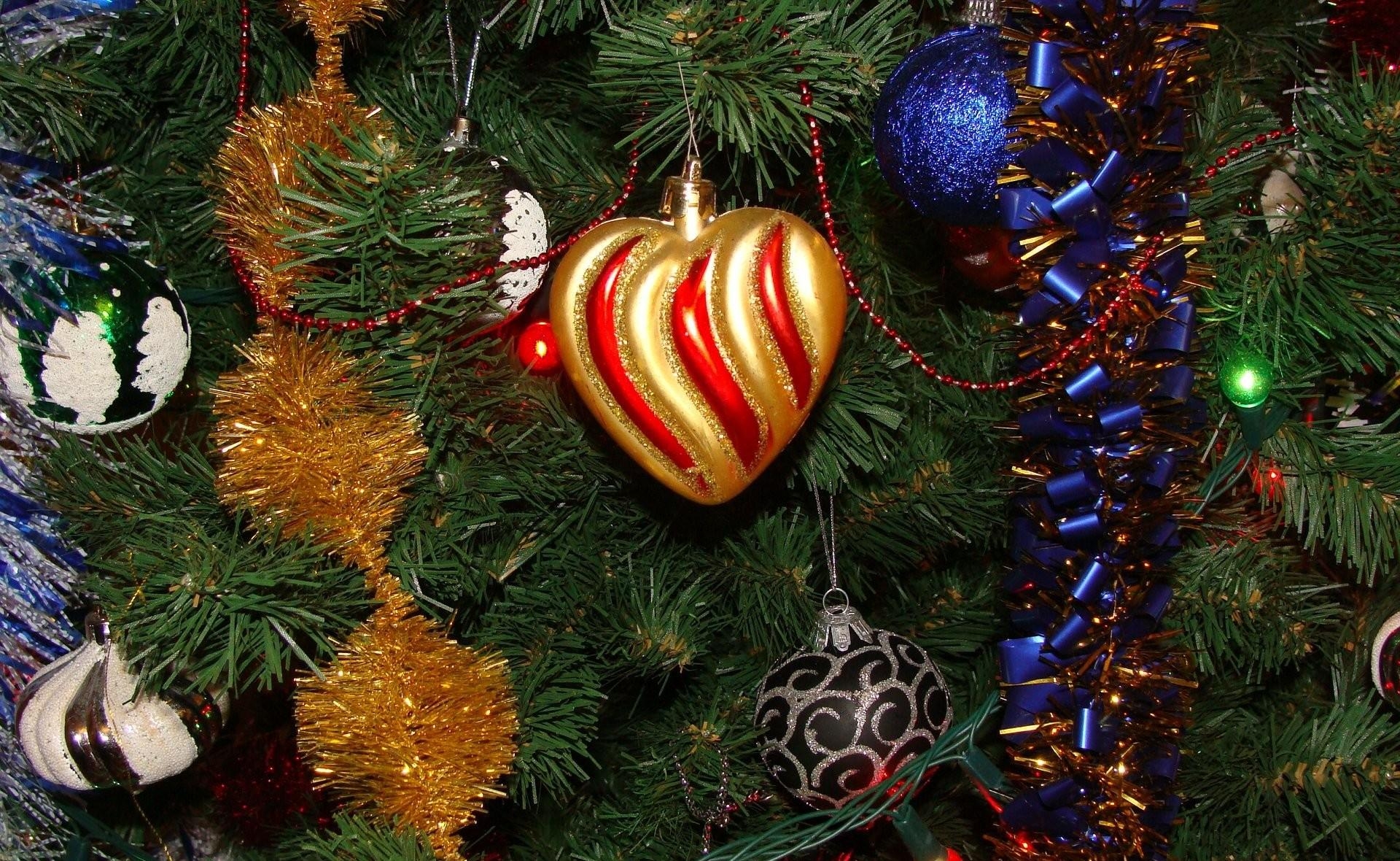 50709 Hintergrundbild herunterladen feiertage, neujahr, neues jahr, urlaub, weihnachtsschmuck, weihnachtsbaum spielzeug, weihnachtsbaum, lametta, girlande, garland - Bildschirmschoner und Bilder kostenlos
