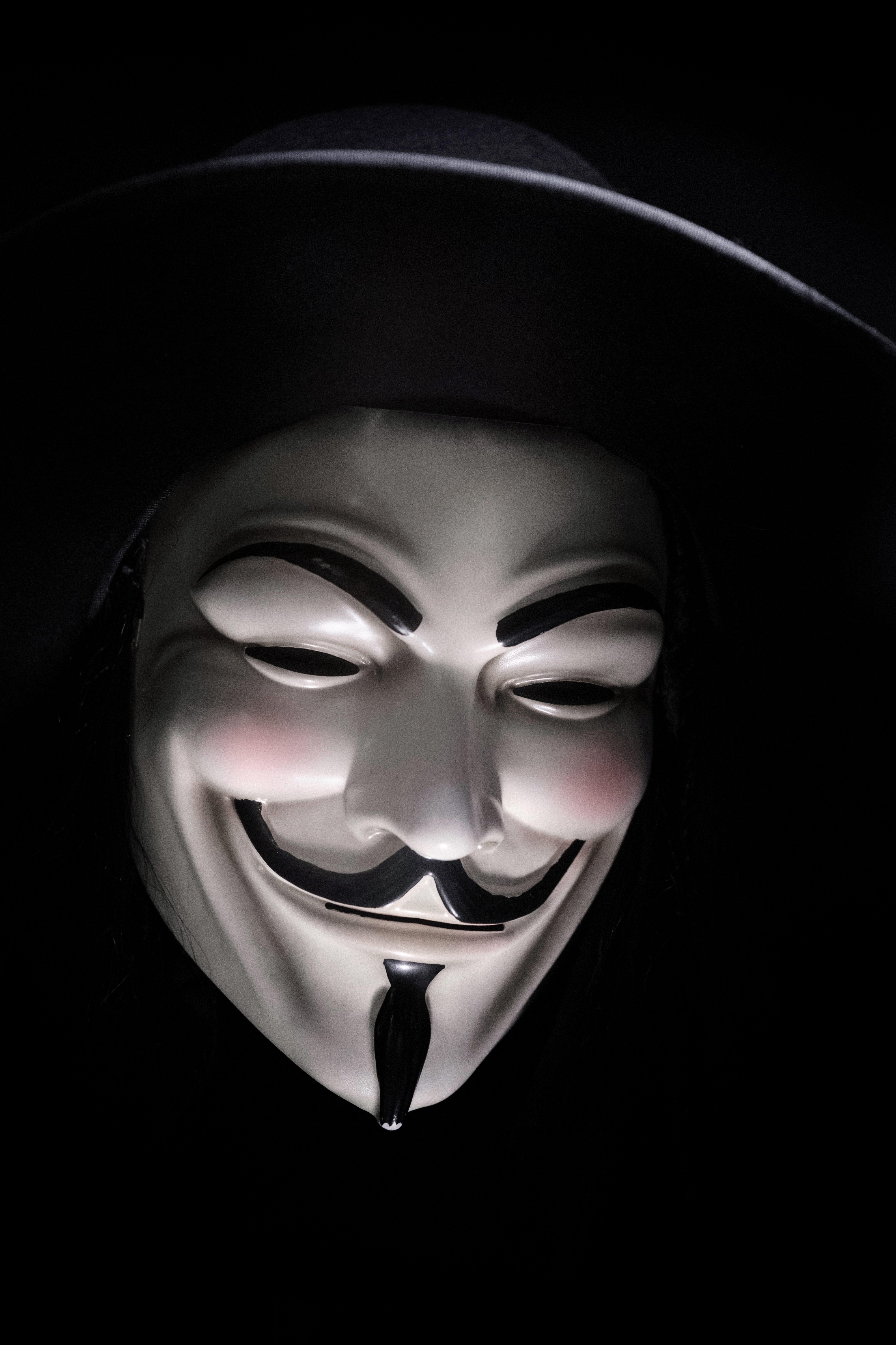113357 скачать обои аноним, маска, разное, темный, шляпа - заставки и картинки бесплатно