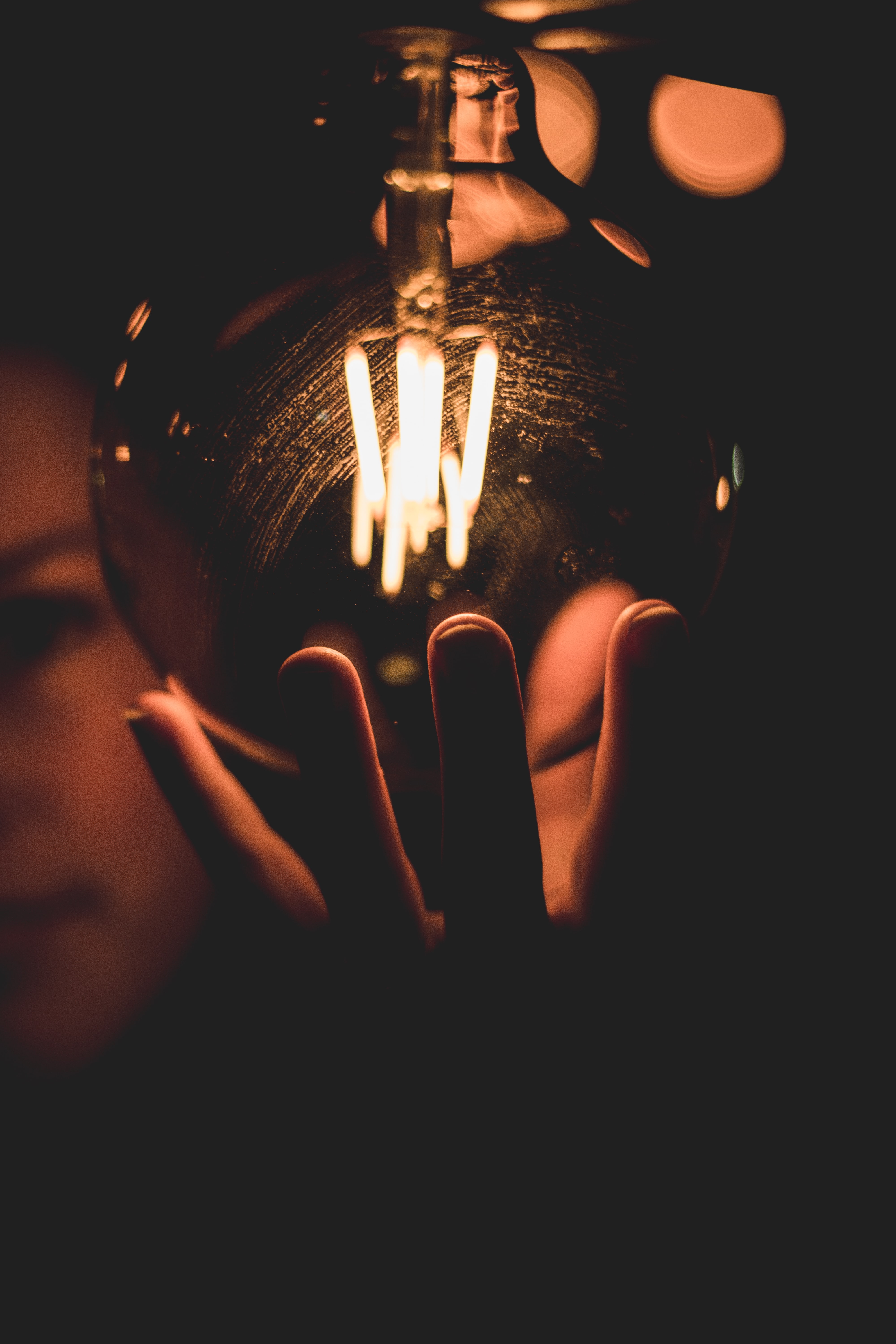 Lamp fingers, glow, dark 8k Backgrounds
