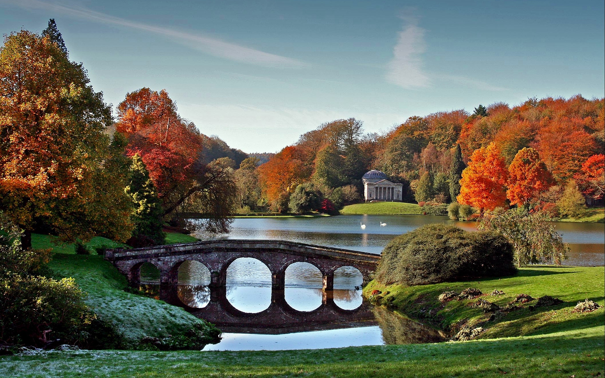 Fall england. Парк Стоурхед Англия. Сад Стоурхед. Великобритания. Пейзажный парк Стоурхед, Англия. Парк Стоурхед в Уилтшире.