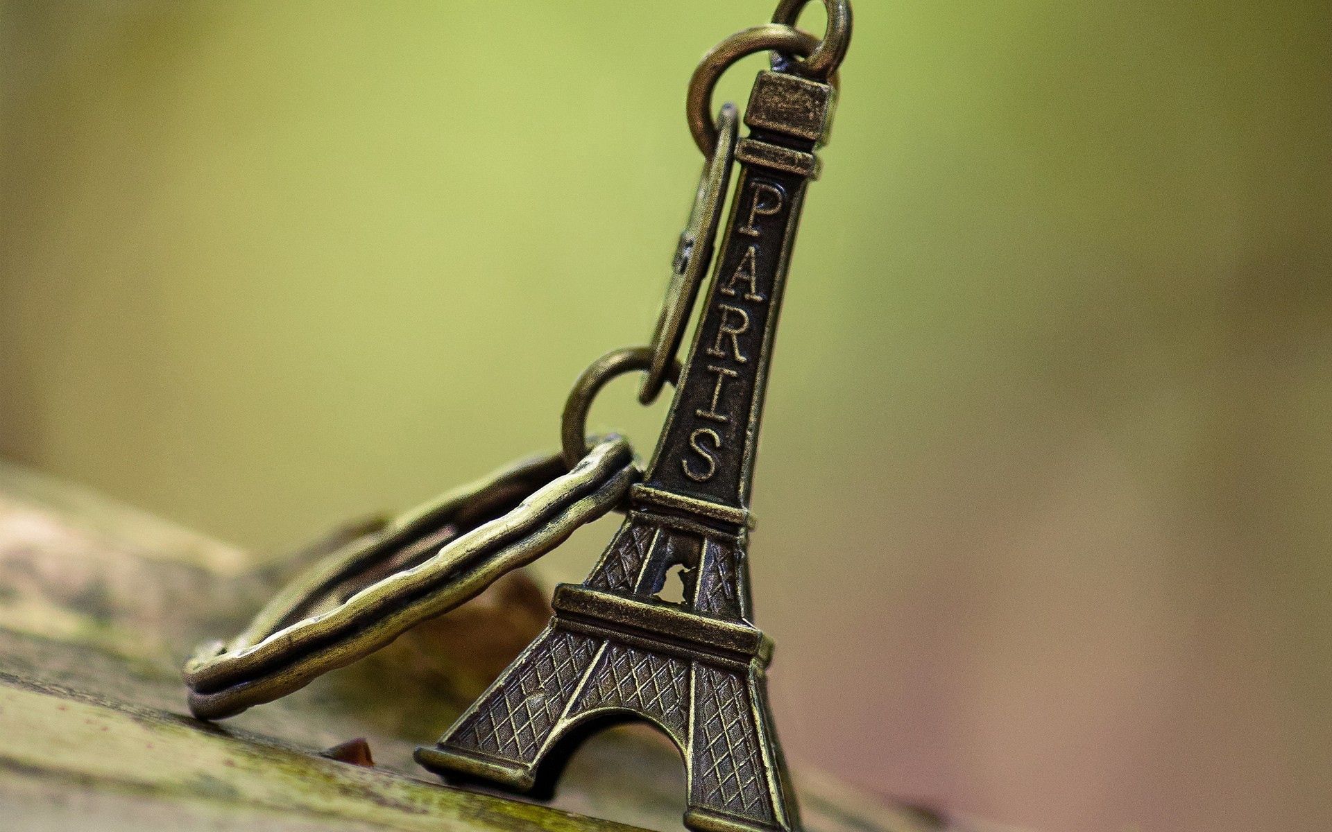Handy-Wallpaper Eiffelturm, Verschiedenes, Sonstige, Schmuckstück, Suspension, Aussetzung kostenlos herunterladen.