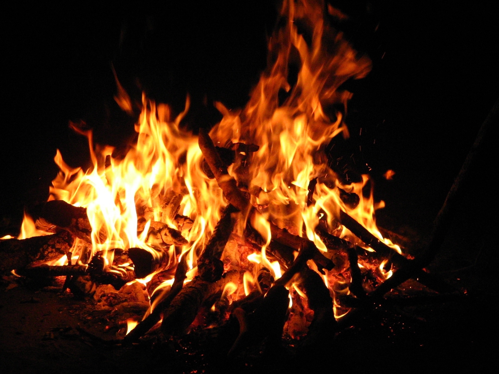 Ultra HD 4K landscape, bonfire, fire