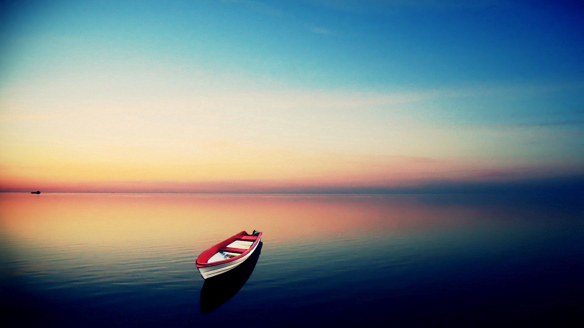 Handy-Wallpaper Natur, Sunset, Sea, Horizont, Wasseroberfläche, Abend, Ein Boot, Boot, Einsamkeit kostenlos herunterladen.