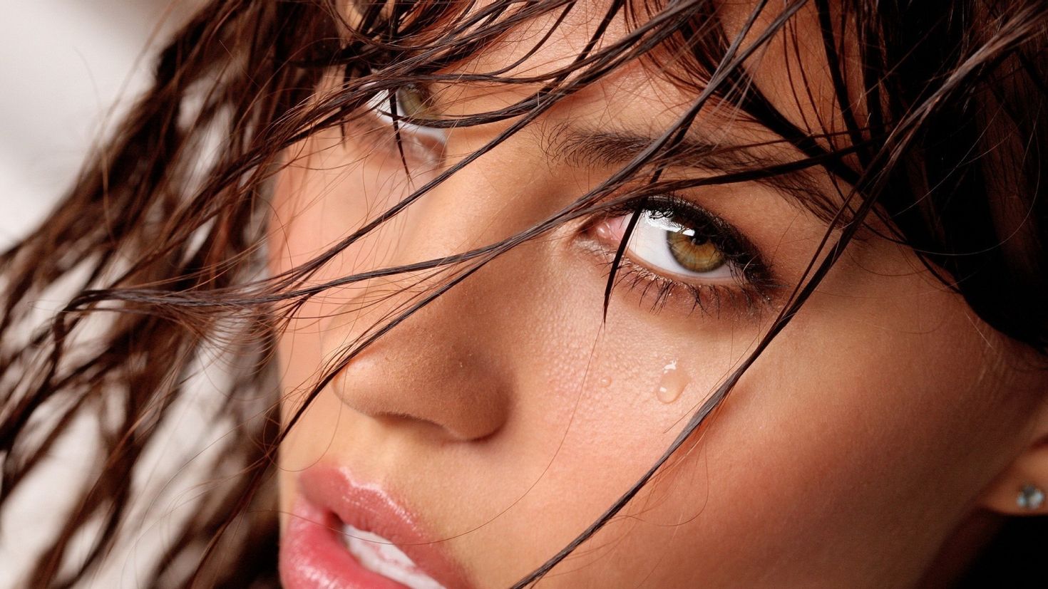 Фото женщины в слезах красивые