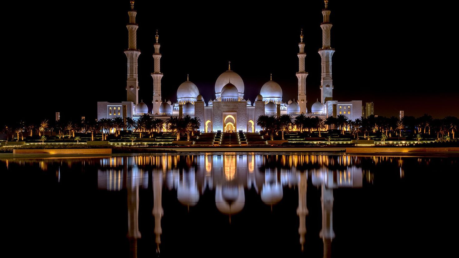 Мечеть шейха Зайда в Абу-Даби ночью