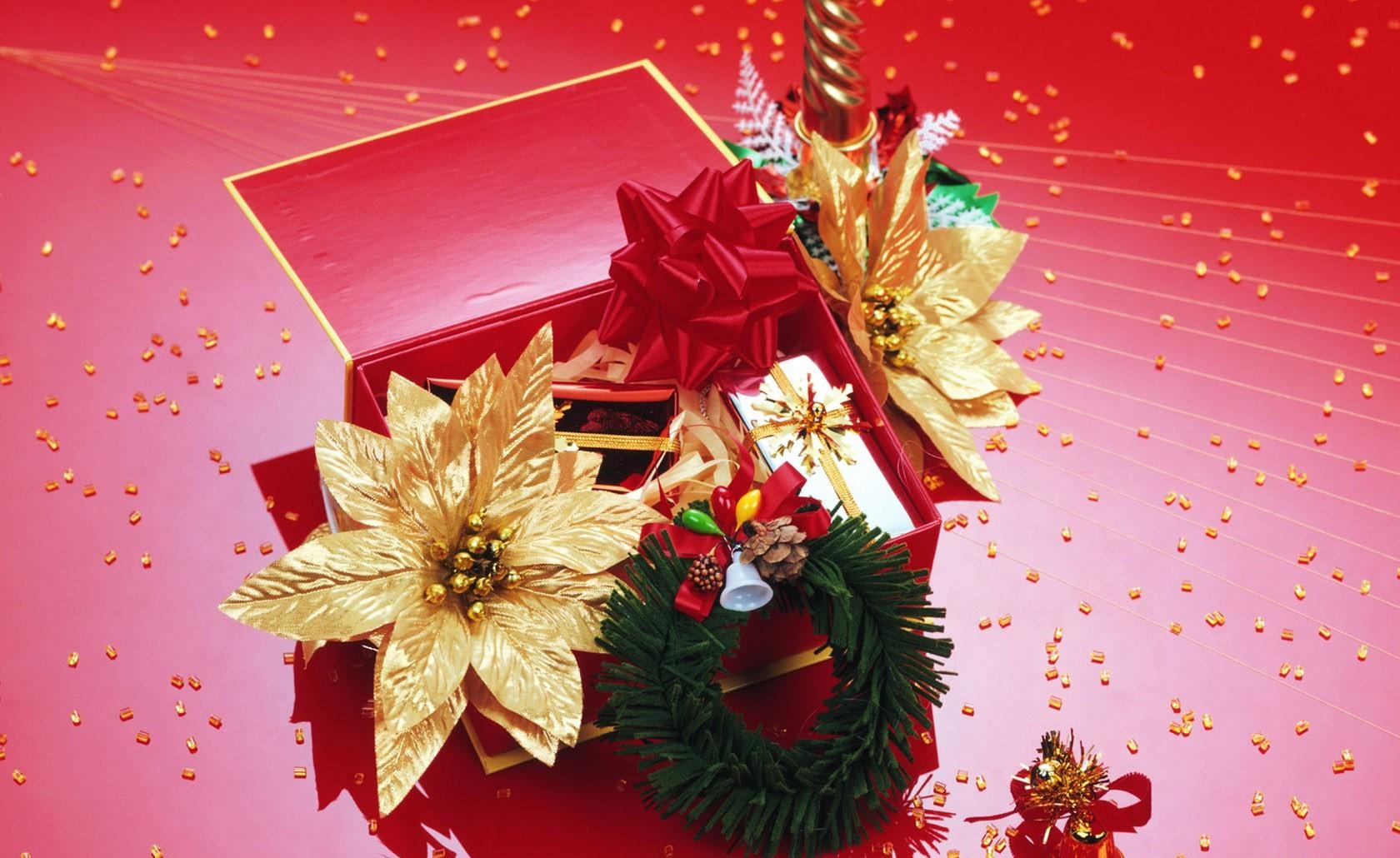 Handy-Wallpaper Feiertage, Blumen, Nadeln, Box, Kranz, Die Geschenke, Geschenke kostenlos herunterladen.