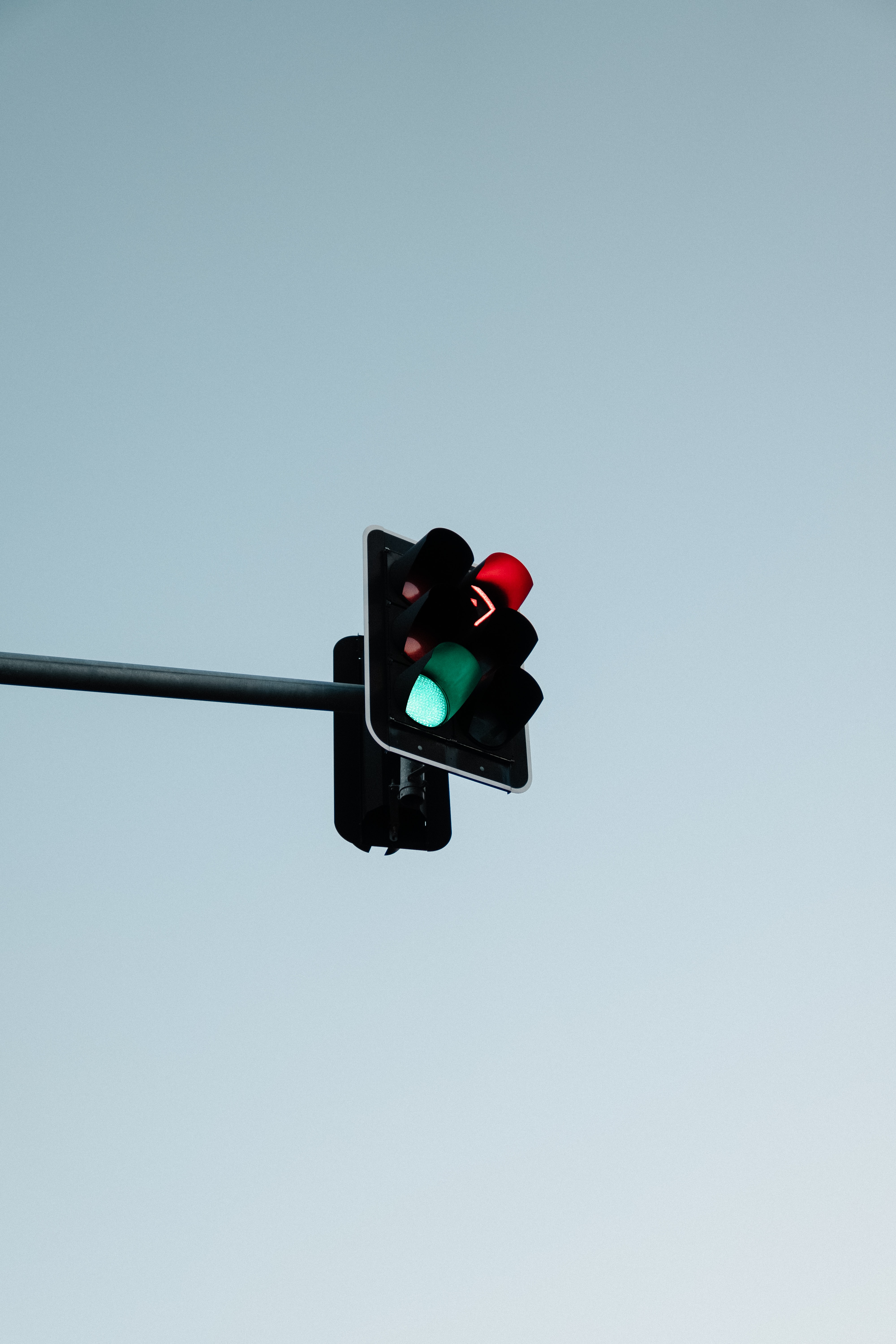 iPhone Wallpapers sky, sign, miscellanea, miscellaneous Traffic Light