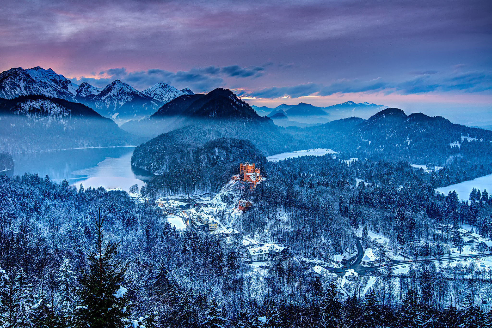 69606 Bild herunterladen winter, natur, mountains, deutschland, schloss hohenschwangau, schloss hoenshwangau, südbayern - Hintergrundbilder und Bildschirmschoner kostenlos