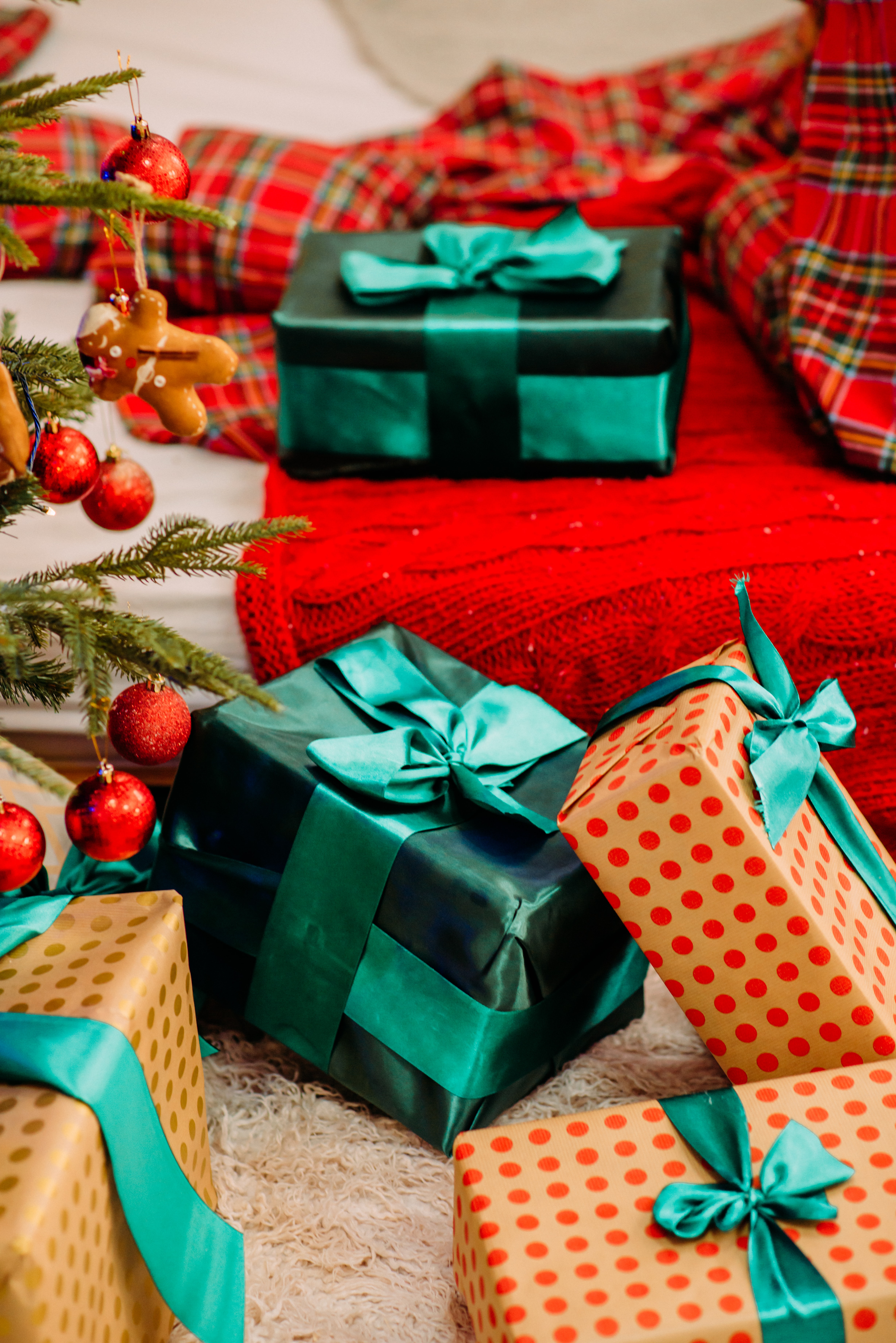 Handy-Wallpaper Feiertage, Neujahr, Weihnachten, Boxen, Neues Jahr, Urlaub, Die Geschenke, Geschenke, Kisten kostenlos herunterladen.