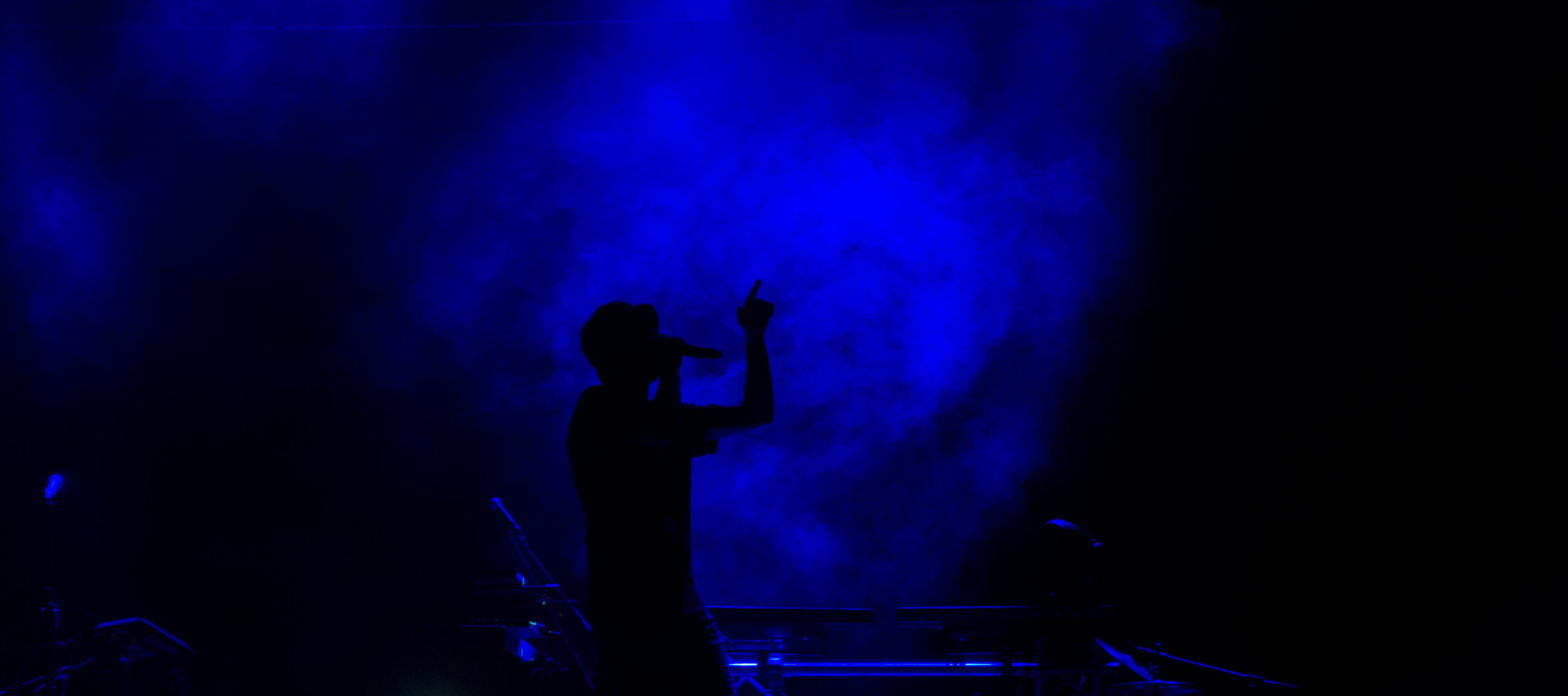 iPhone Wallpapers silhouette, music, singer Smoke