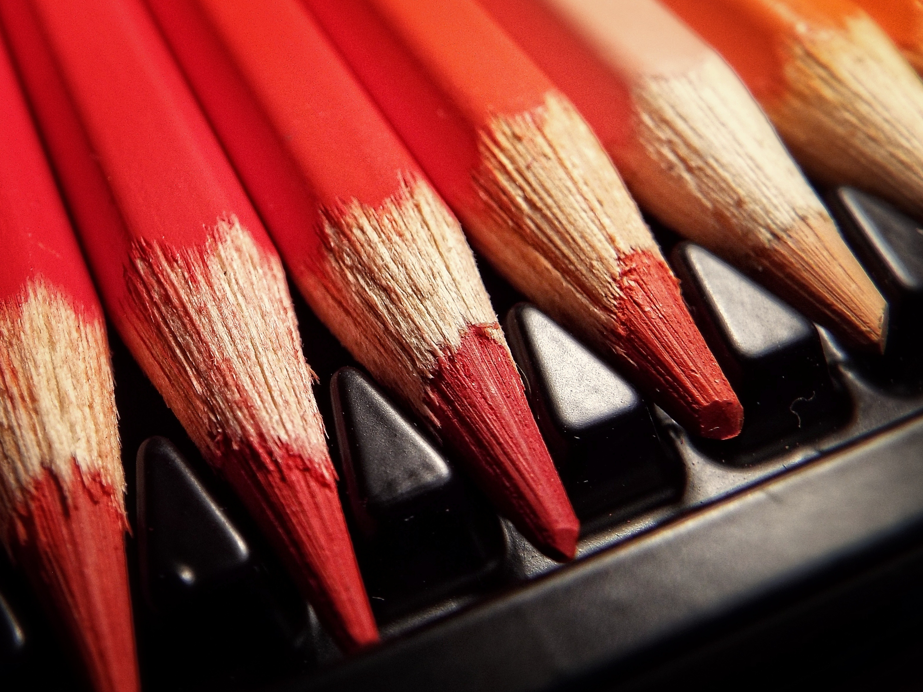 red, miscellanea, miscellaneous, colored pencils, imprisoned, colour pencils, sharpened Smartphone Background